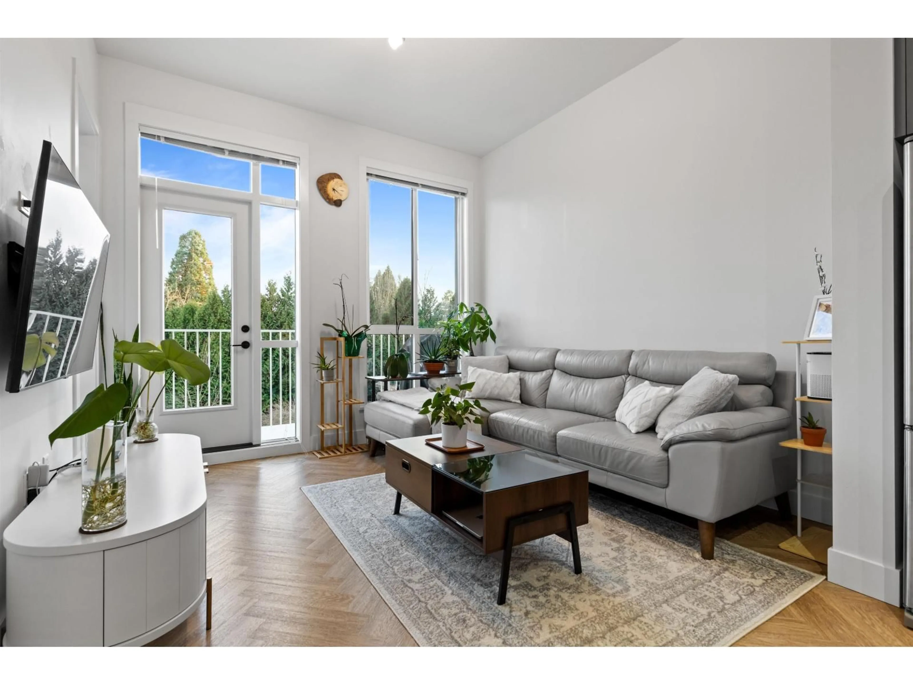 Living room with furniture, unknown for 425 - 14968 101A AVENUE, Surrey British Columbia V3R0E8