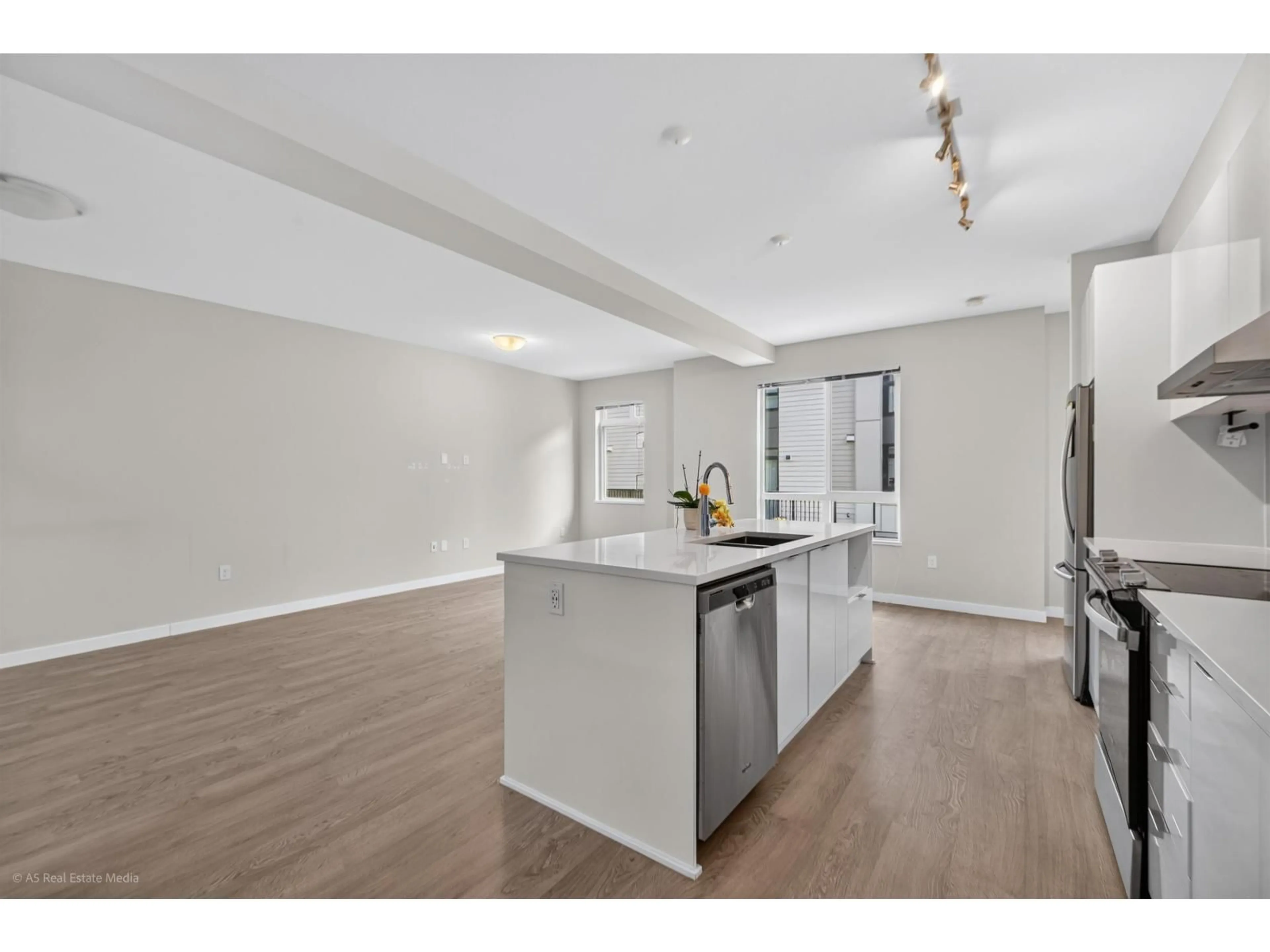 Unknown for 9 - 15151 EDMUND DRIVE, Surrey British Columbia V3S0B2