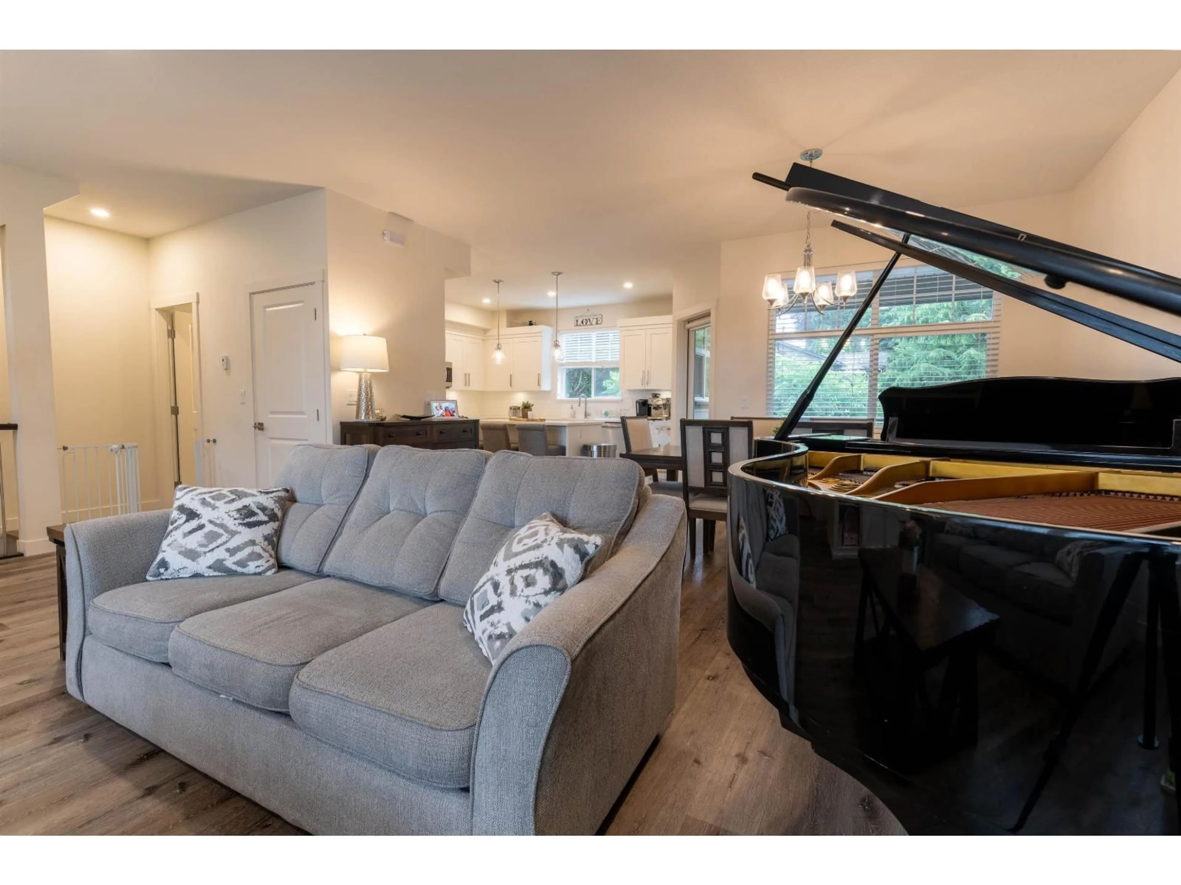 Living room with furniture, unknown for 2 - 7740 GRAND STREET, Mission British Columbia V2V3T3
