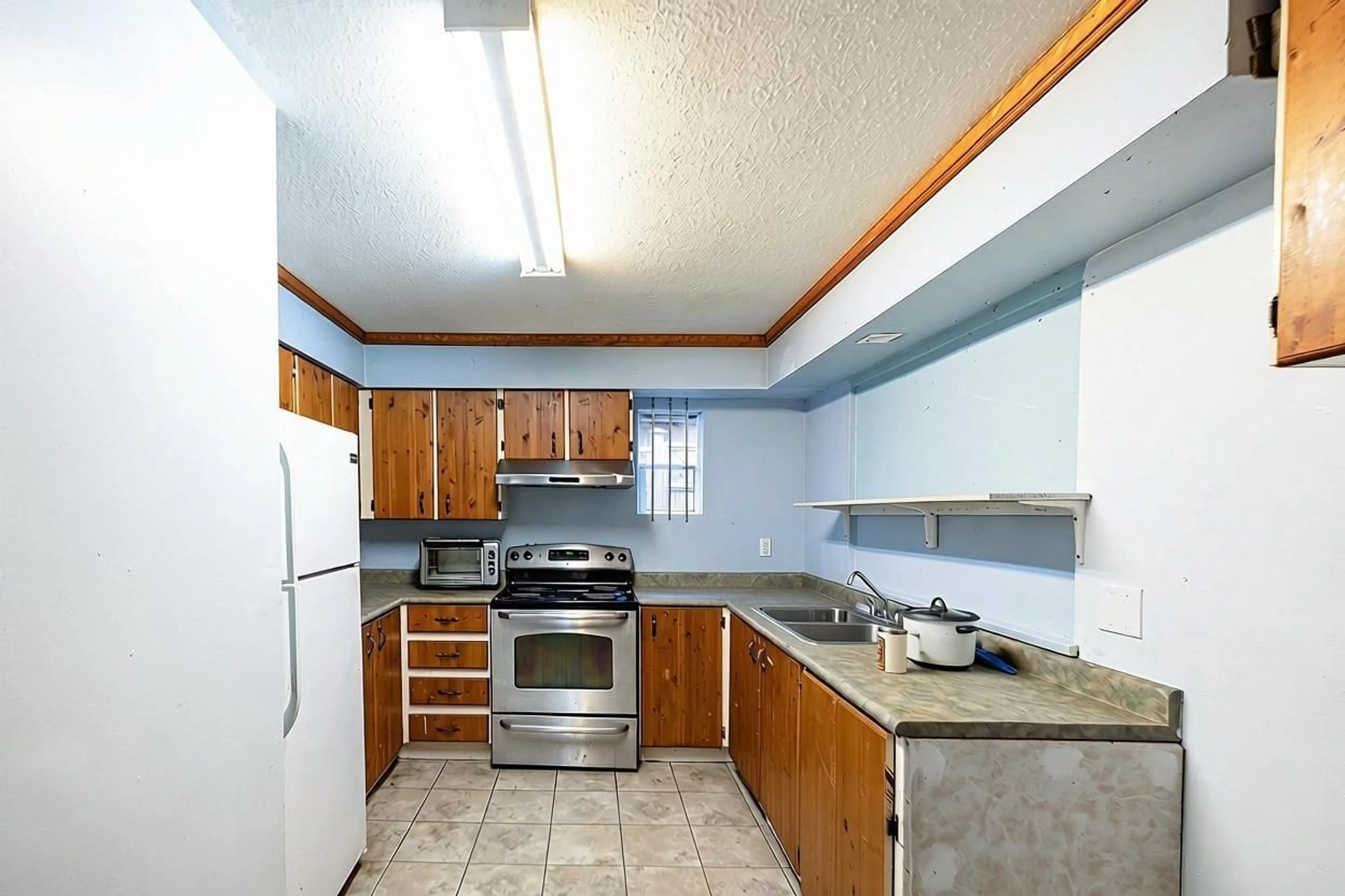 Standard kitchen, ceramic/tile floor for 2263 WILLOUGHBY WAY, Langley British Columbia V2Y1B9