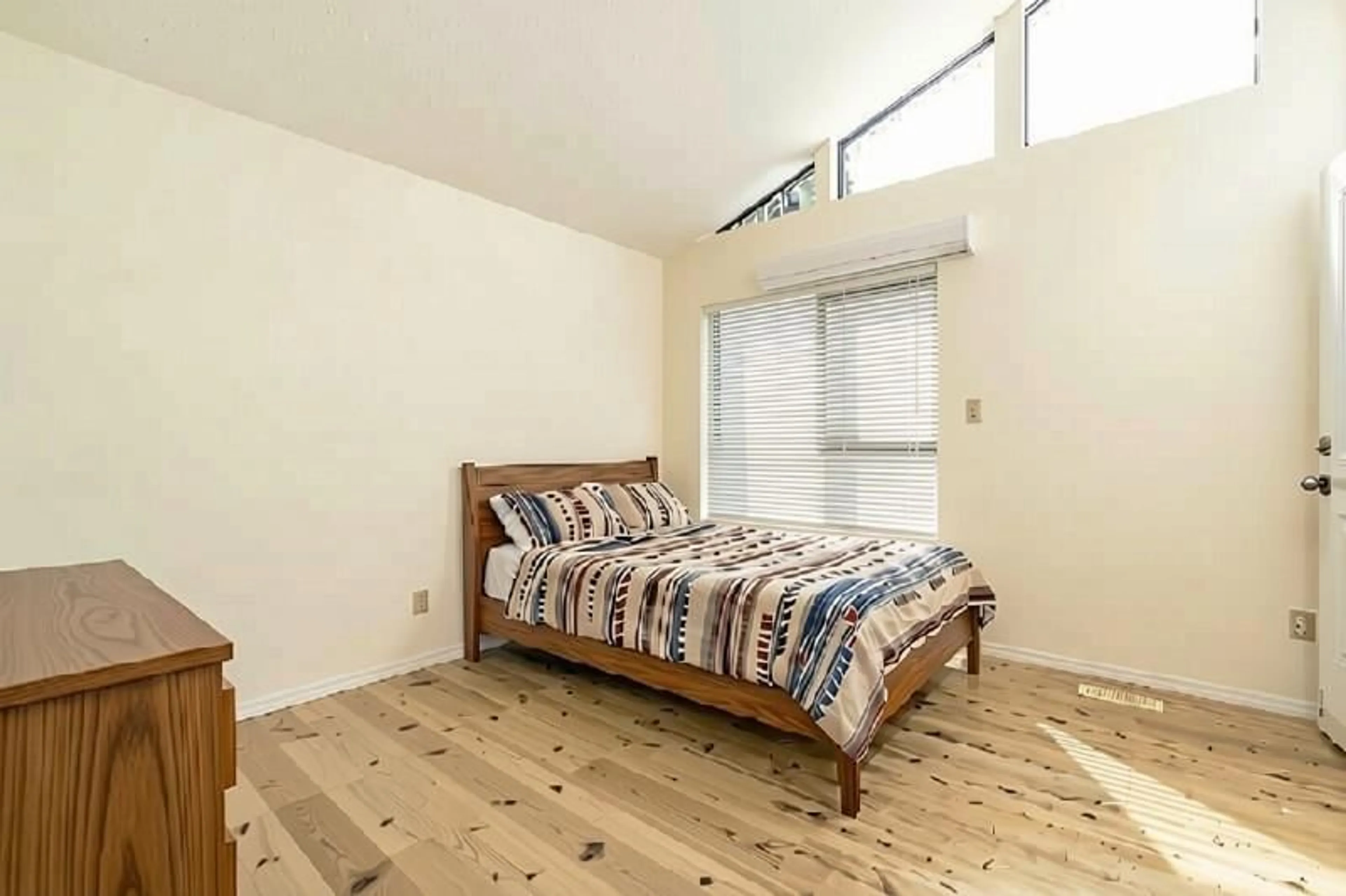 A pic of a room for 2263 WILLOUGHBY WAY, Langley British Columbia V2Y1B9