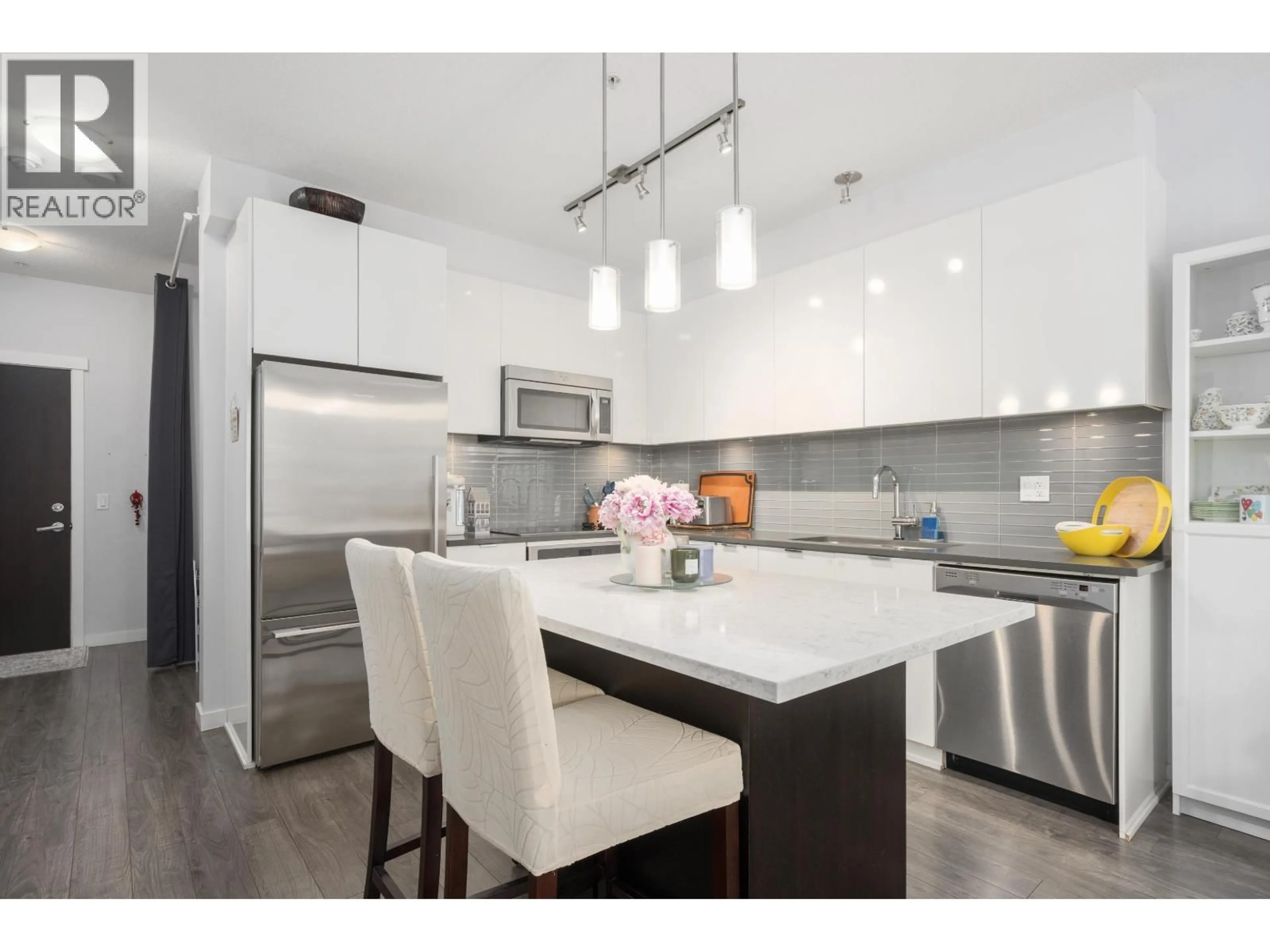 Open concept kitchen, unknown for 417 - 2665 MOUNTAIN HIGHWAY, North Vancouver British Columbia V7J0A8