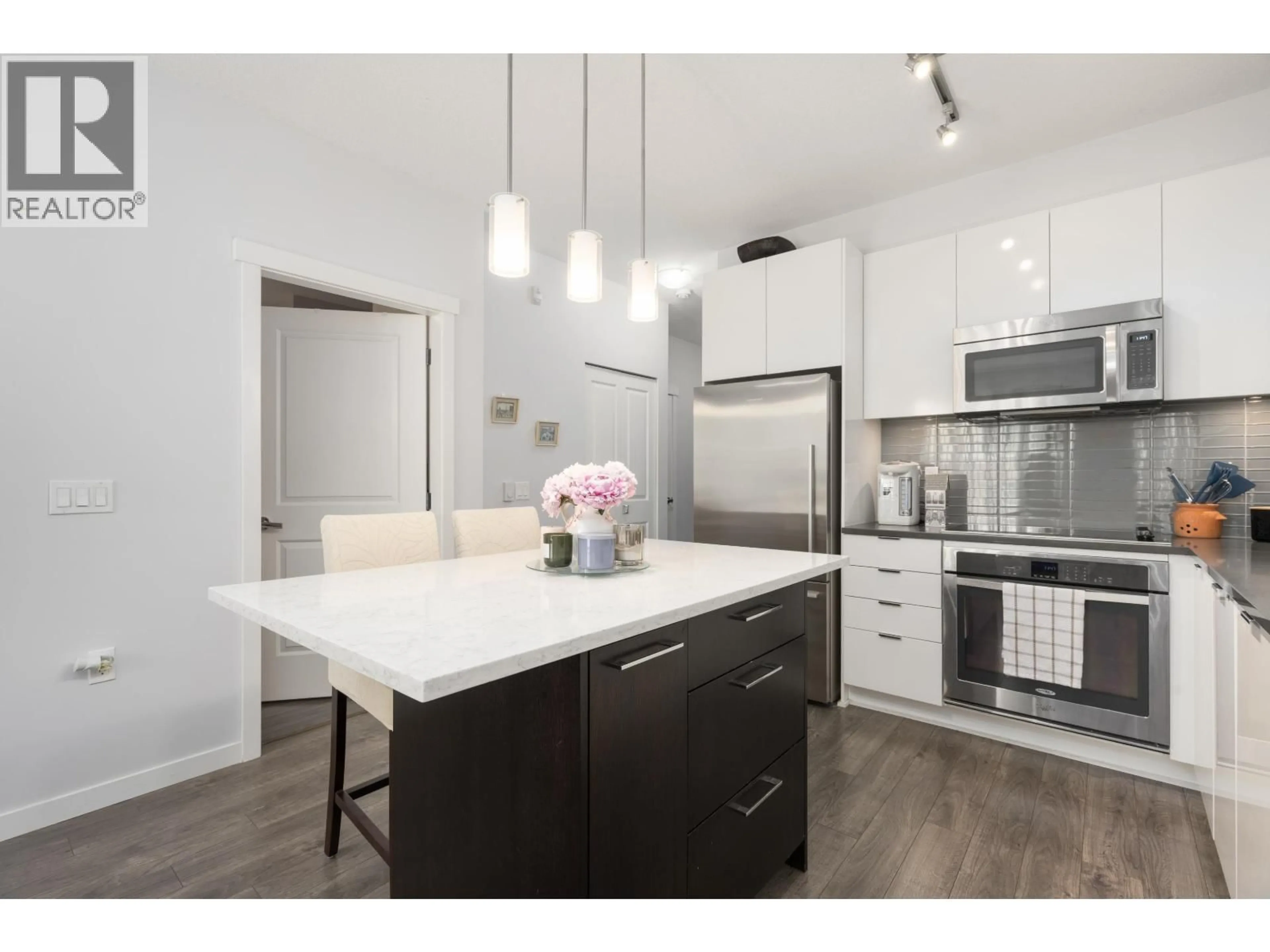 Open concept kitchen, unknown for 417 - 2665 MOUNTAIN HIGHWAY, North Vancouver British Columbia V7J0A8