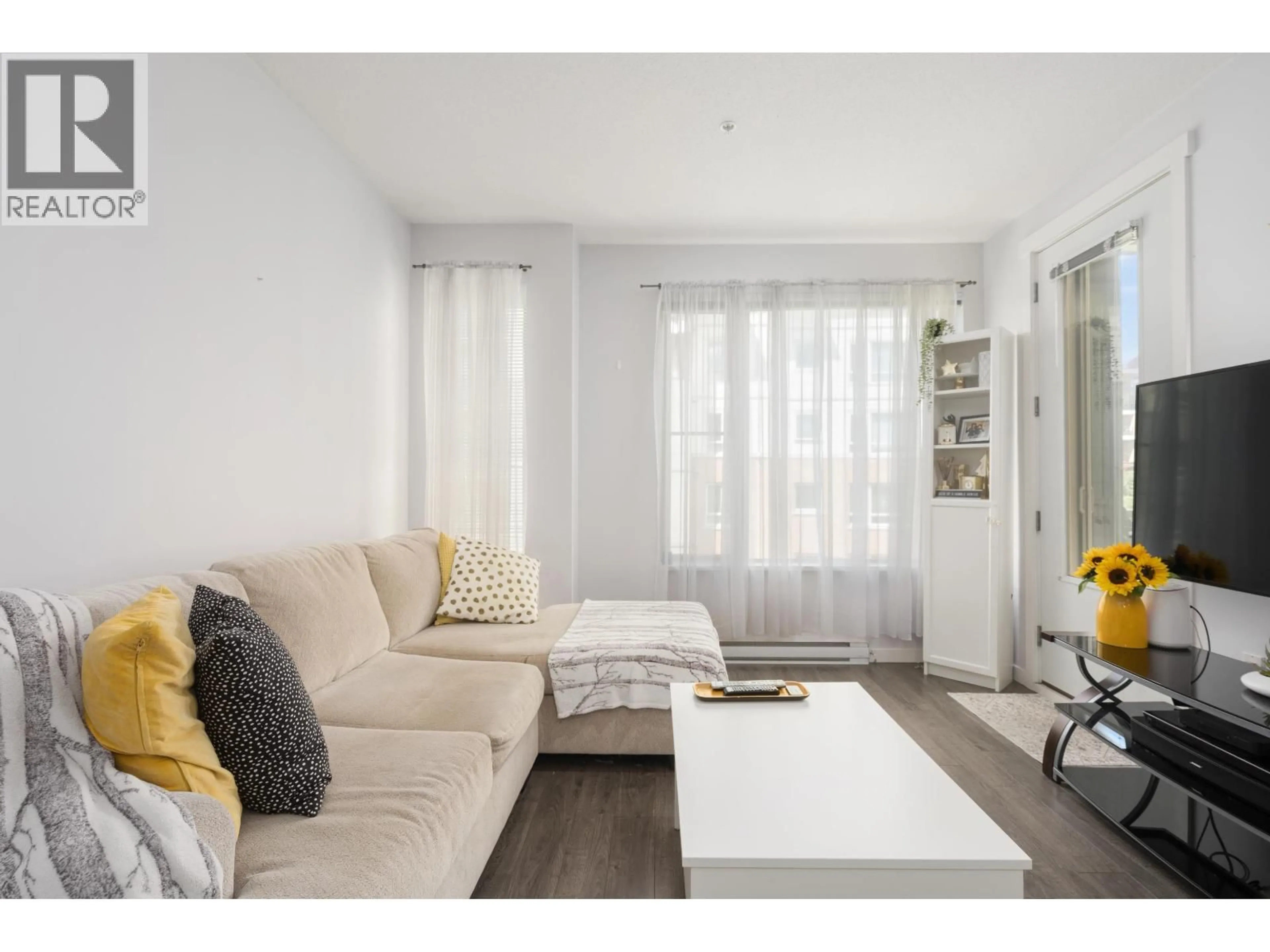 Living room with furniture, unknown for 417 - 2665 MOUNTAIN HIGHWAY, North Vancouver British Columbia V7J0A8