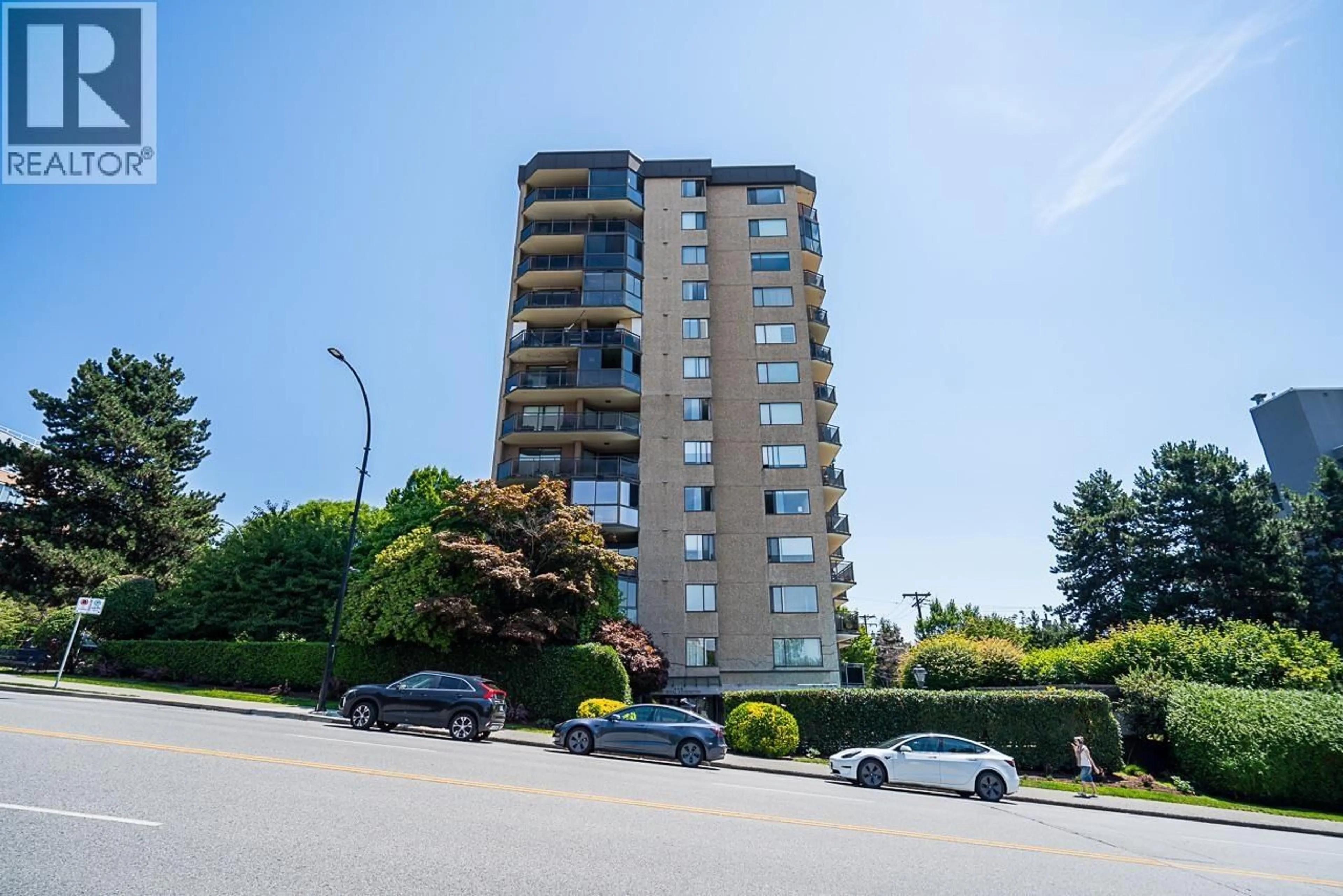 A pic from outside/outdoor area/front of a property/back of a property/a pic from drone, unknown for 801 - 444 LONSDALE AVENUE, North Vancouver British Columbia V7M3H5