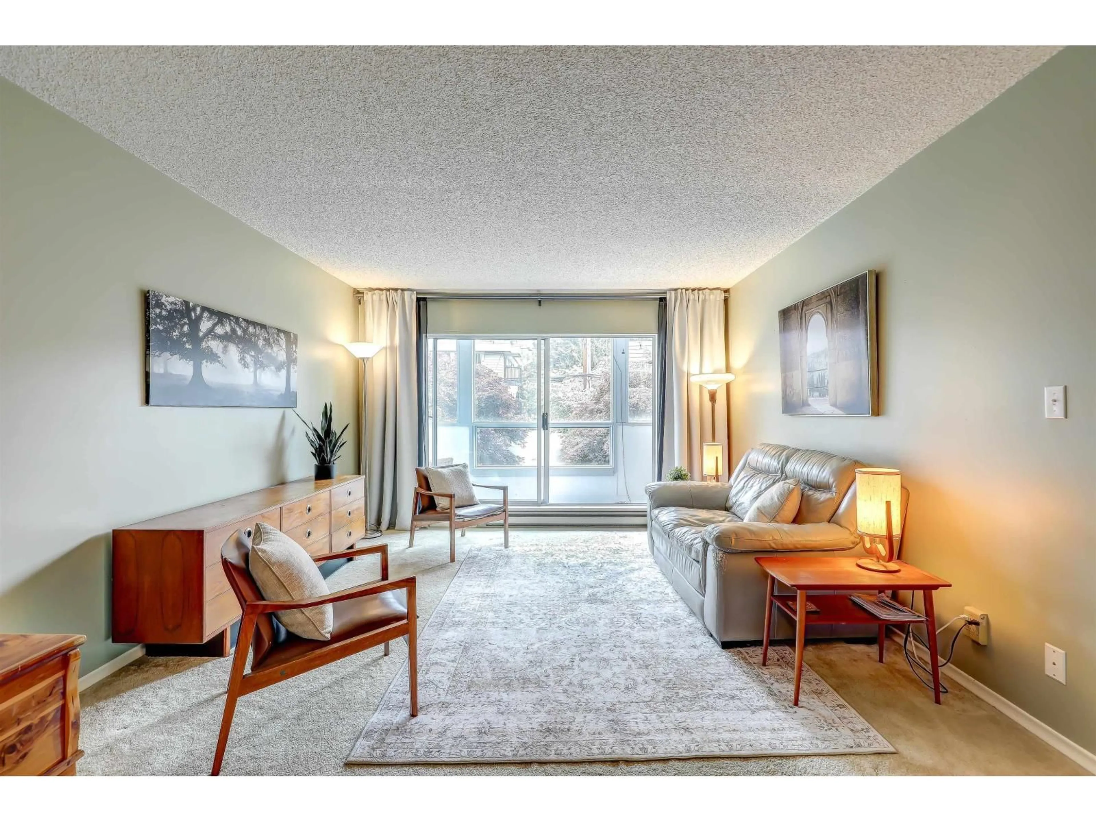 Living room with furniture, carpet floor for 206 - 1473 BLACKWOOD STREET, White Rock British Columbia V4B3V6