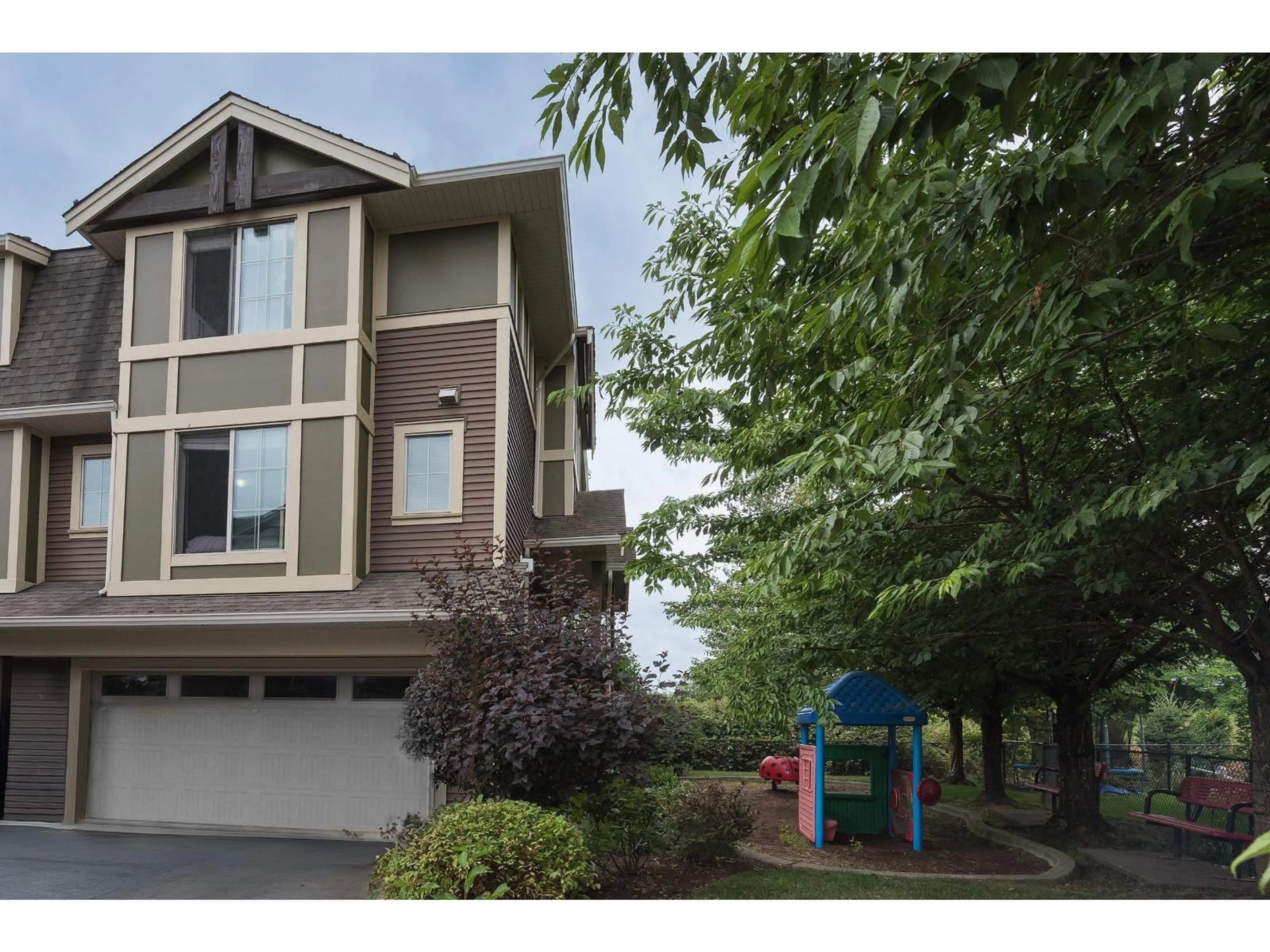 Home with vinyl exterior material, street for 29 - 45025 WOLFE ROAD, Chilliwack British Columbia V2P7V9