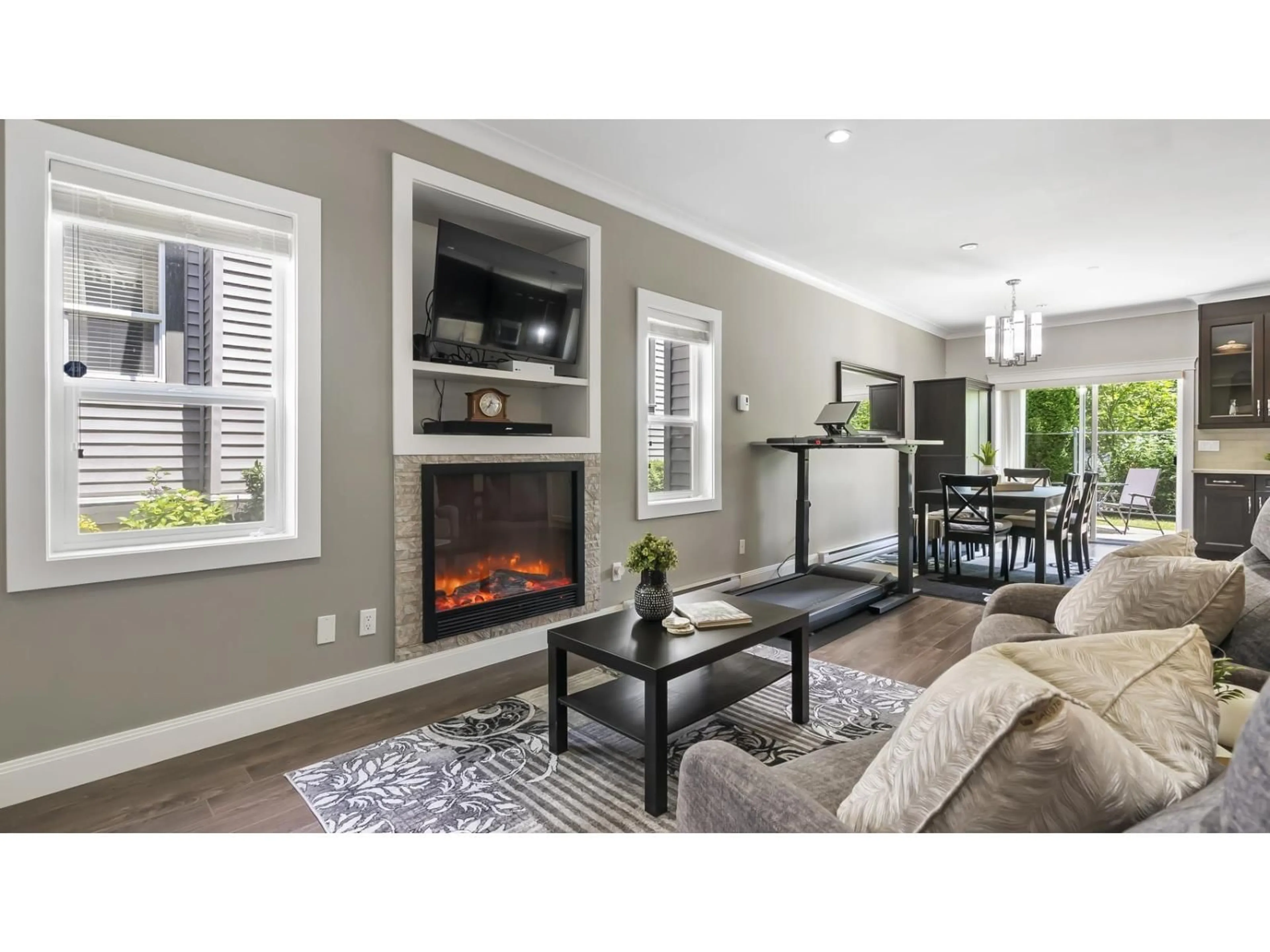 Living room with furniture, unknown for 3 - 19938 70TH AVENUE, Langley British Columbia V2Y3C6