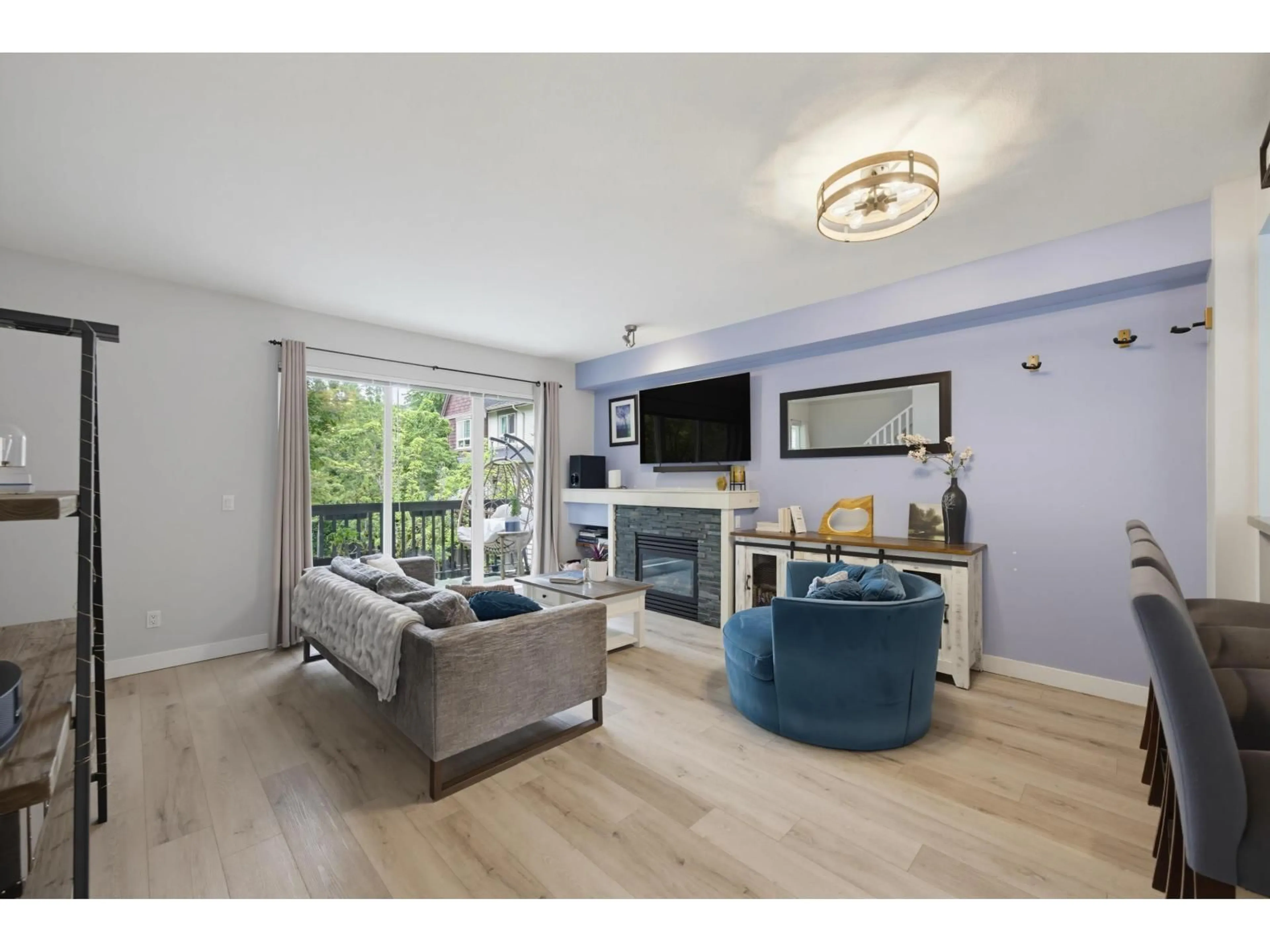 Living room with furniture, wood/laminate floor for 46 - 7155 189 STREET, Surrey British Columbia V4N5S8