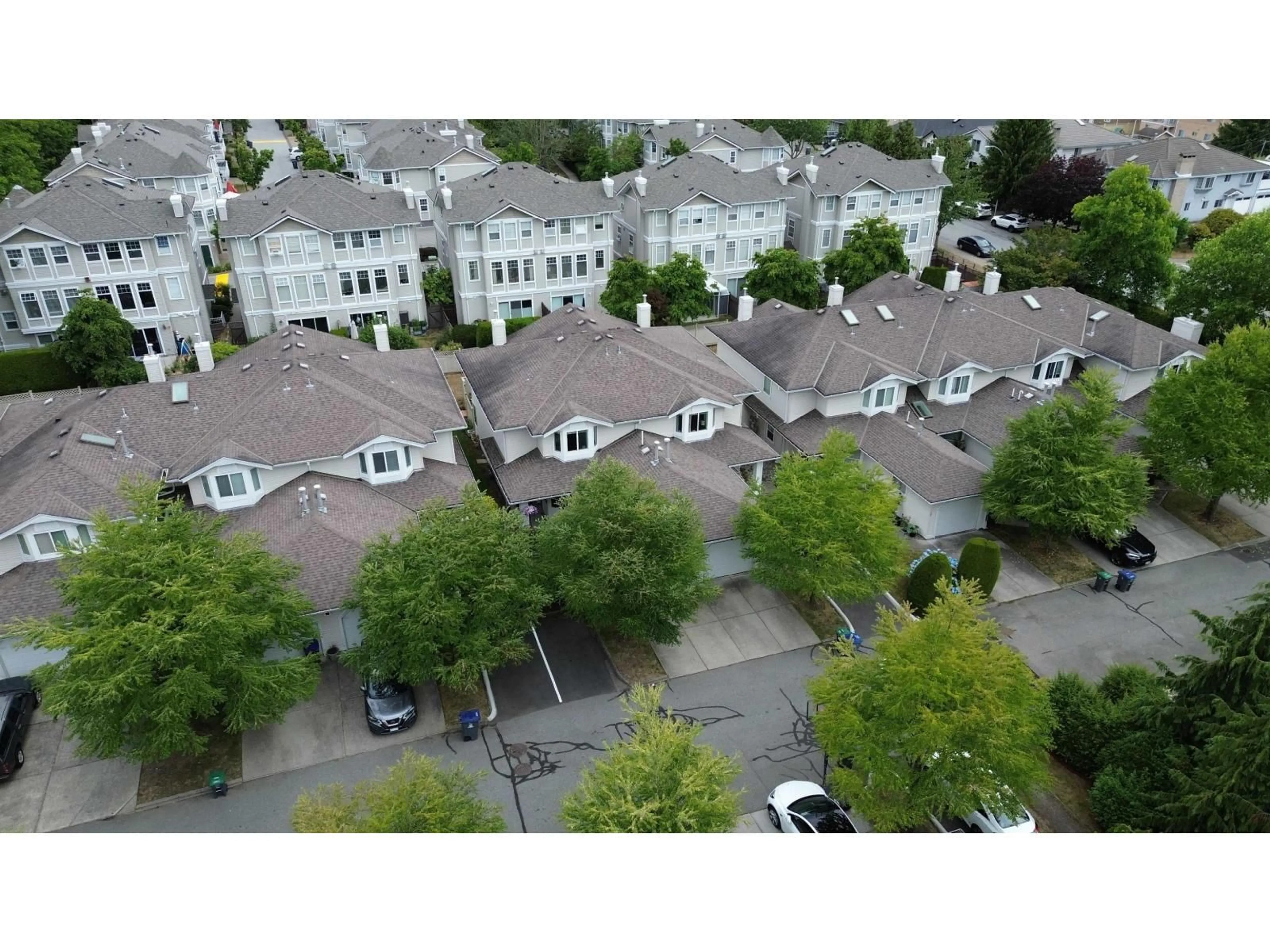 A pic from outside/outdoor area/front of a property/back of a property/a pic from drone, unknown for 21 - 6578 121 STREET, Surrey British Columbia V3W0Y5