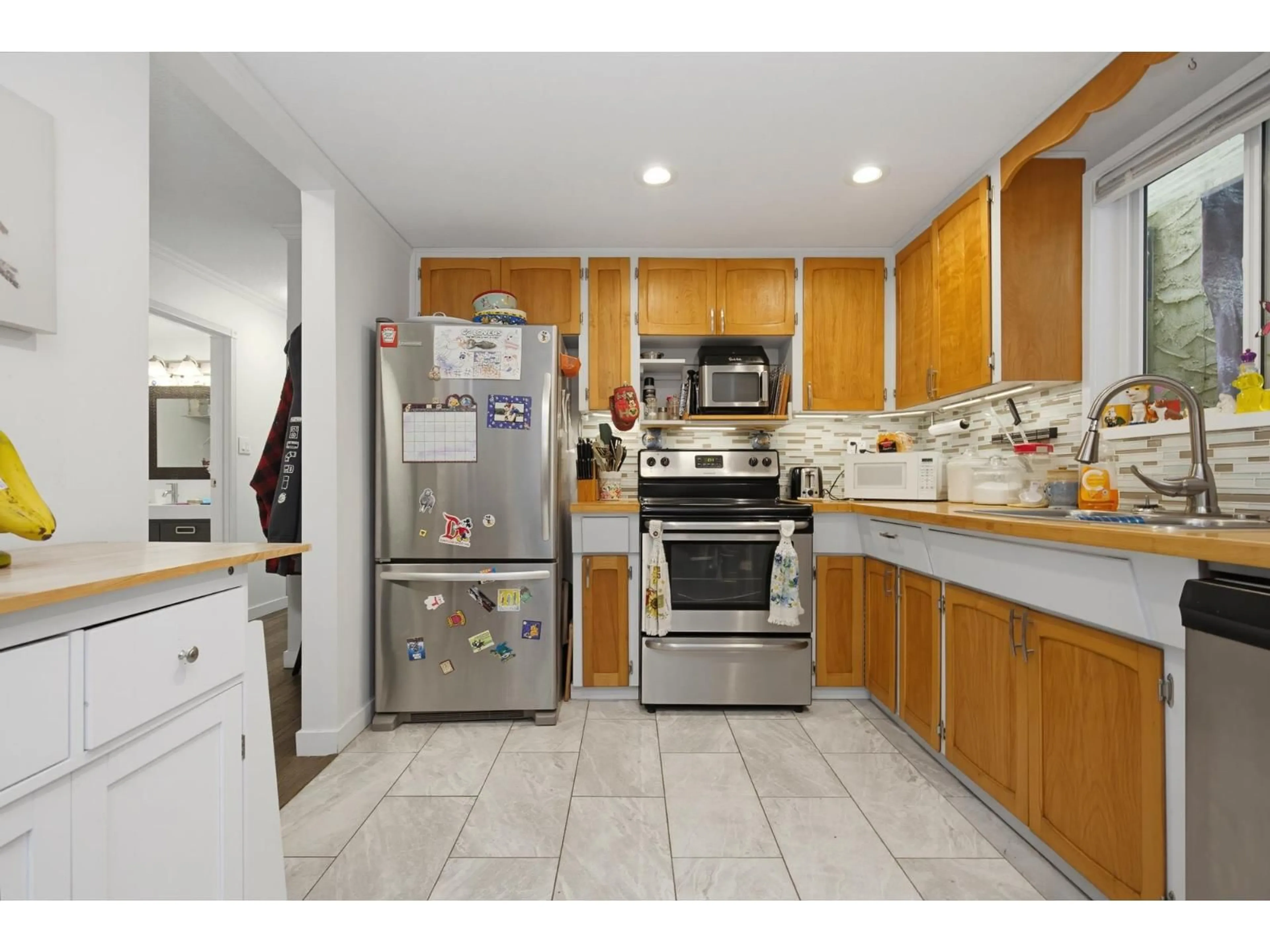 Standard kitchen, ceramic/tile floor for 404 BRUNEAU PLACE, Langley British Columbia V4W3K9