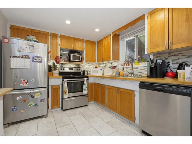 404 BRUNEAU PLACE, Langley 5