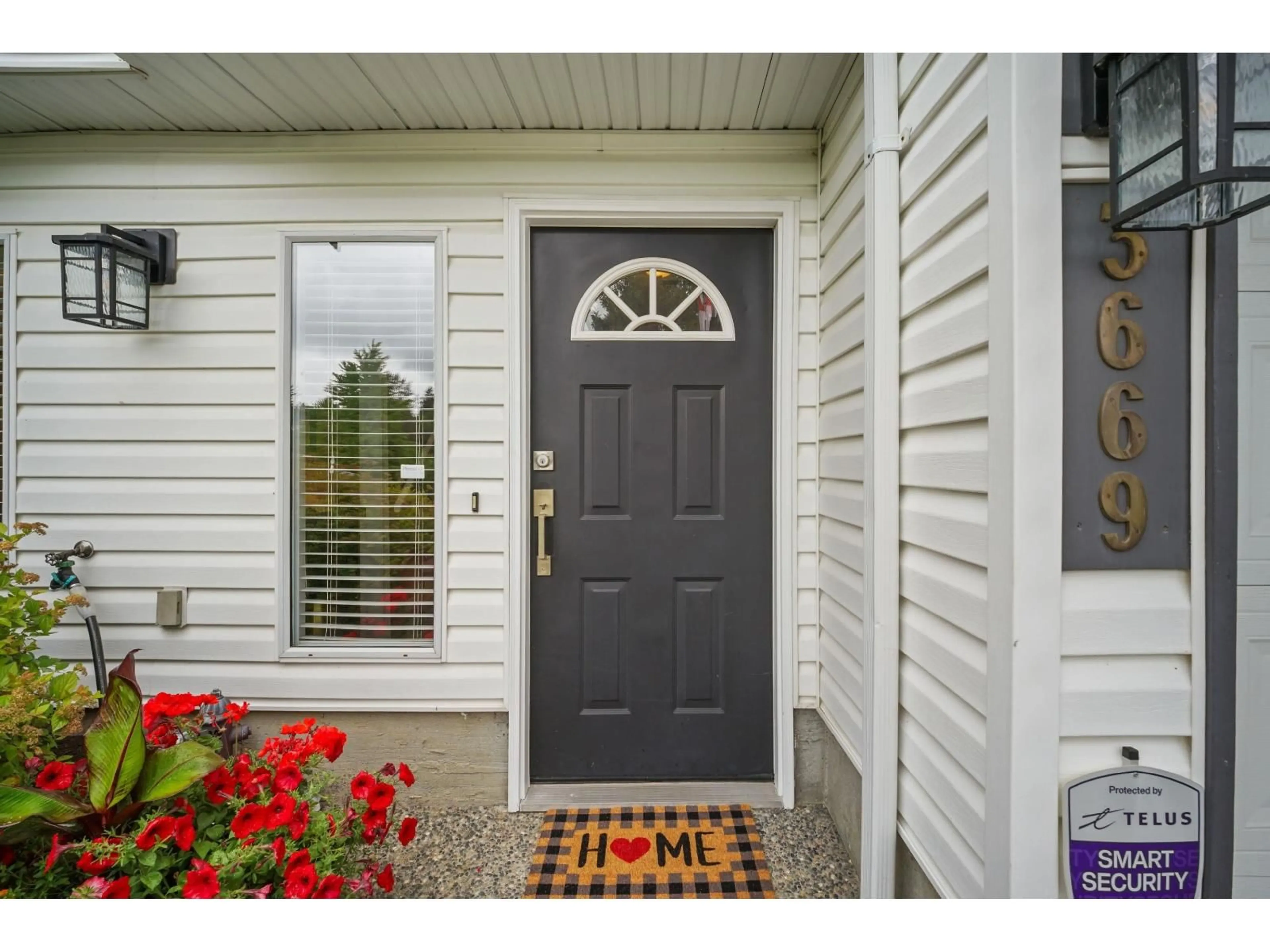 Indoor entryway for 3669 BULKLEY STREET, Abbotsford British Columbia V2S7H3