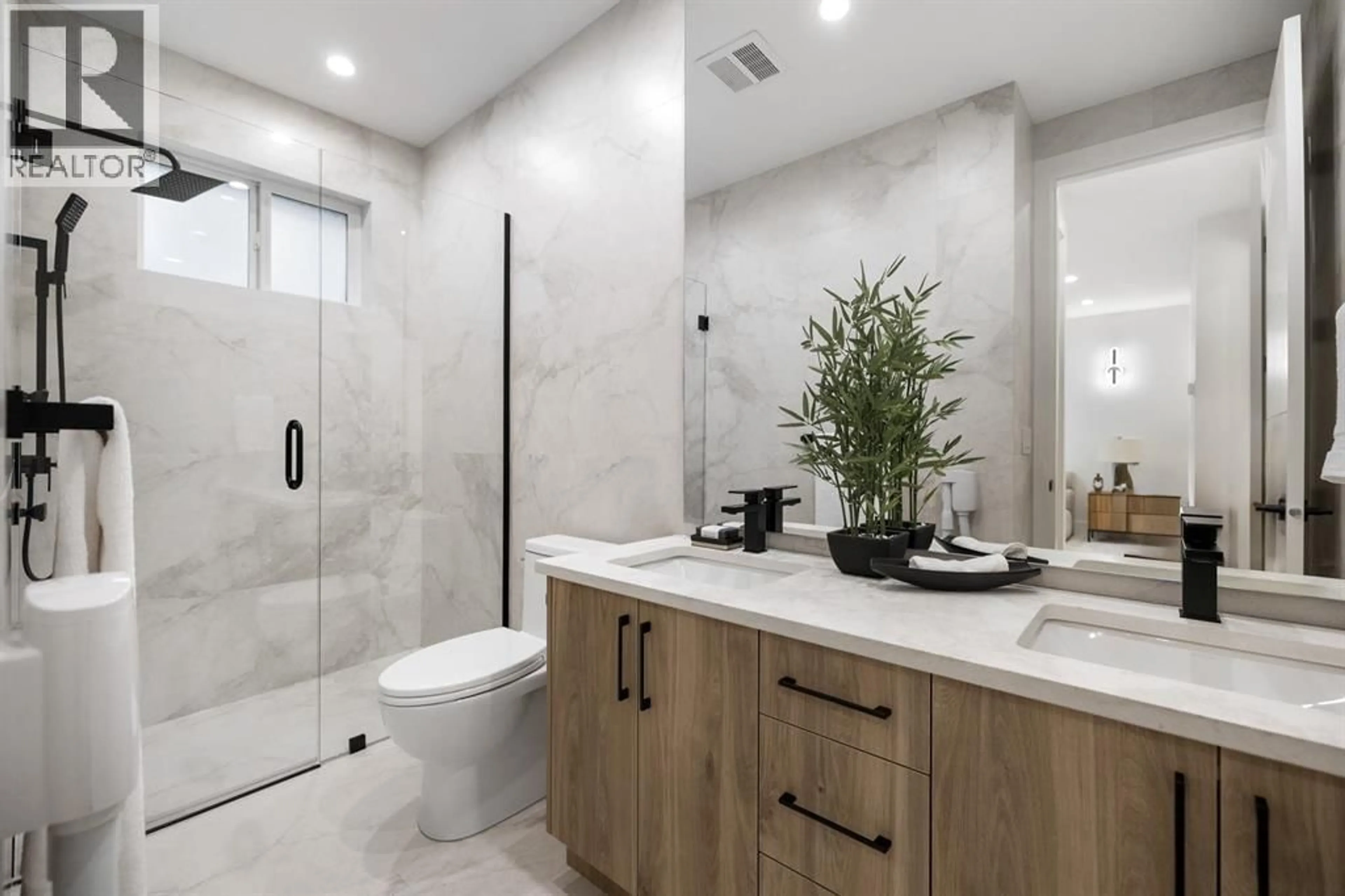 Contemporary bathroom, ceramic/tile floor for 5666 10A AVENUE, Delta British Columbia V4L1C2