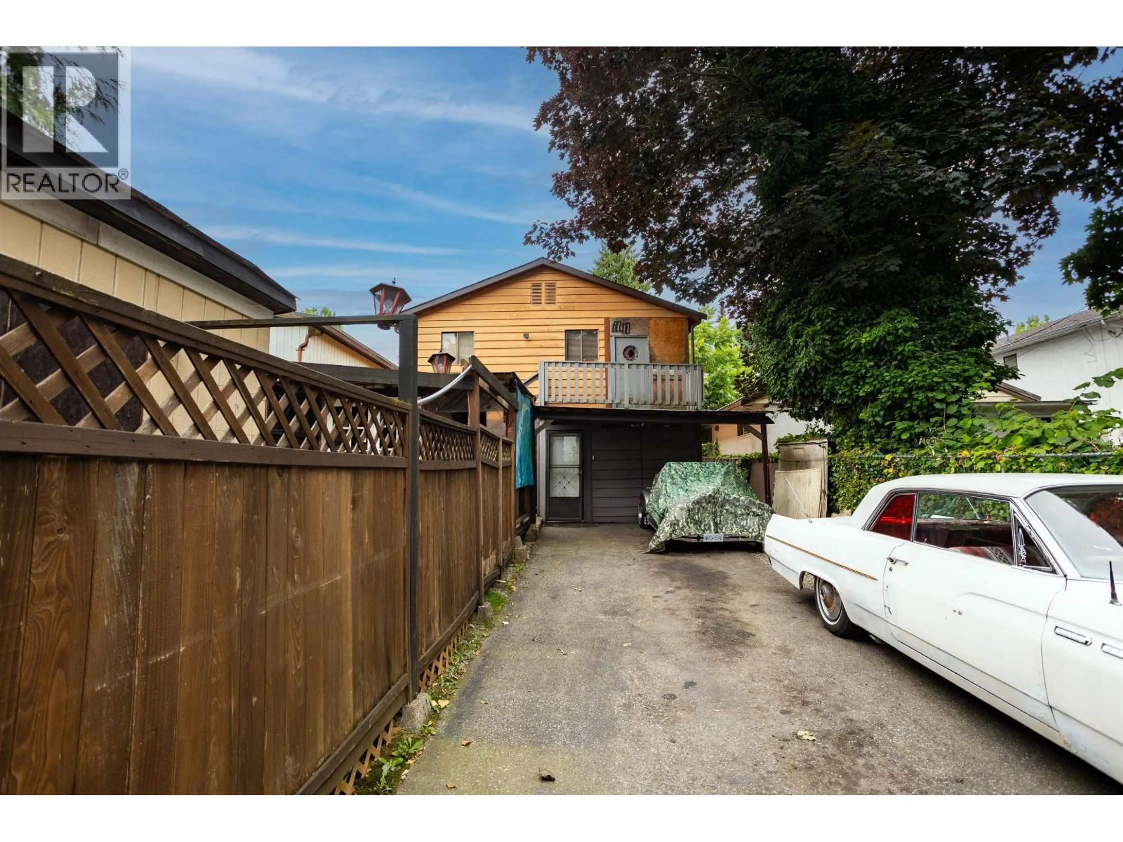 A pic from outside/outdoor area/front of a property/back of a property/a pic from drone, street for 2351 HAWTHORNE AVENUE, Port Coquitlam British Columbia V3C1X1