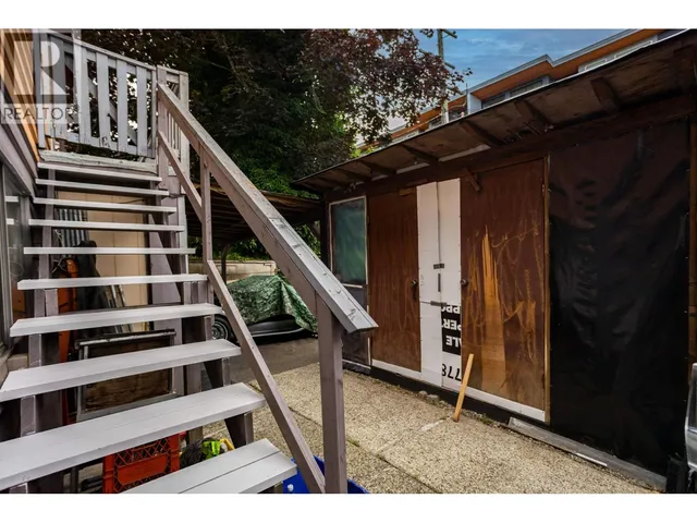 2351 HAWTHORNE AVENUE, Port Coquitlam 5