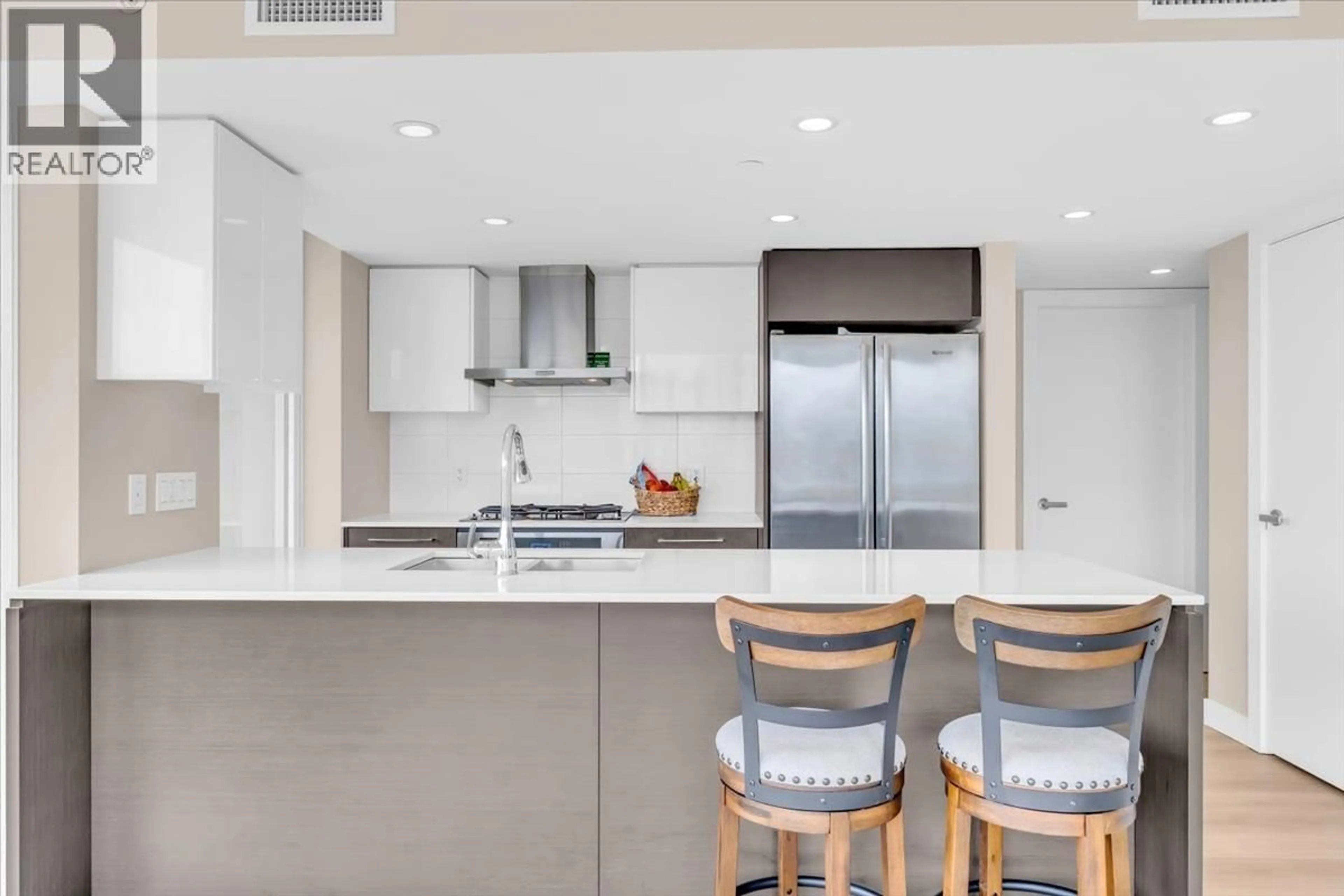 Contemporary kitchen, unknown for 713 - 1618 QUEBEC STREET, Vancouver British Columbia V6A0C5