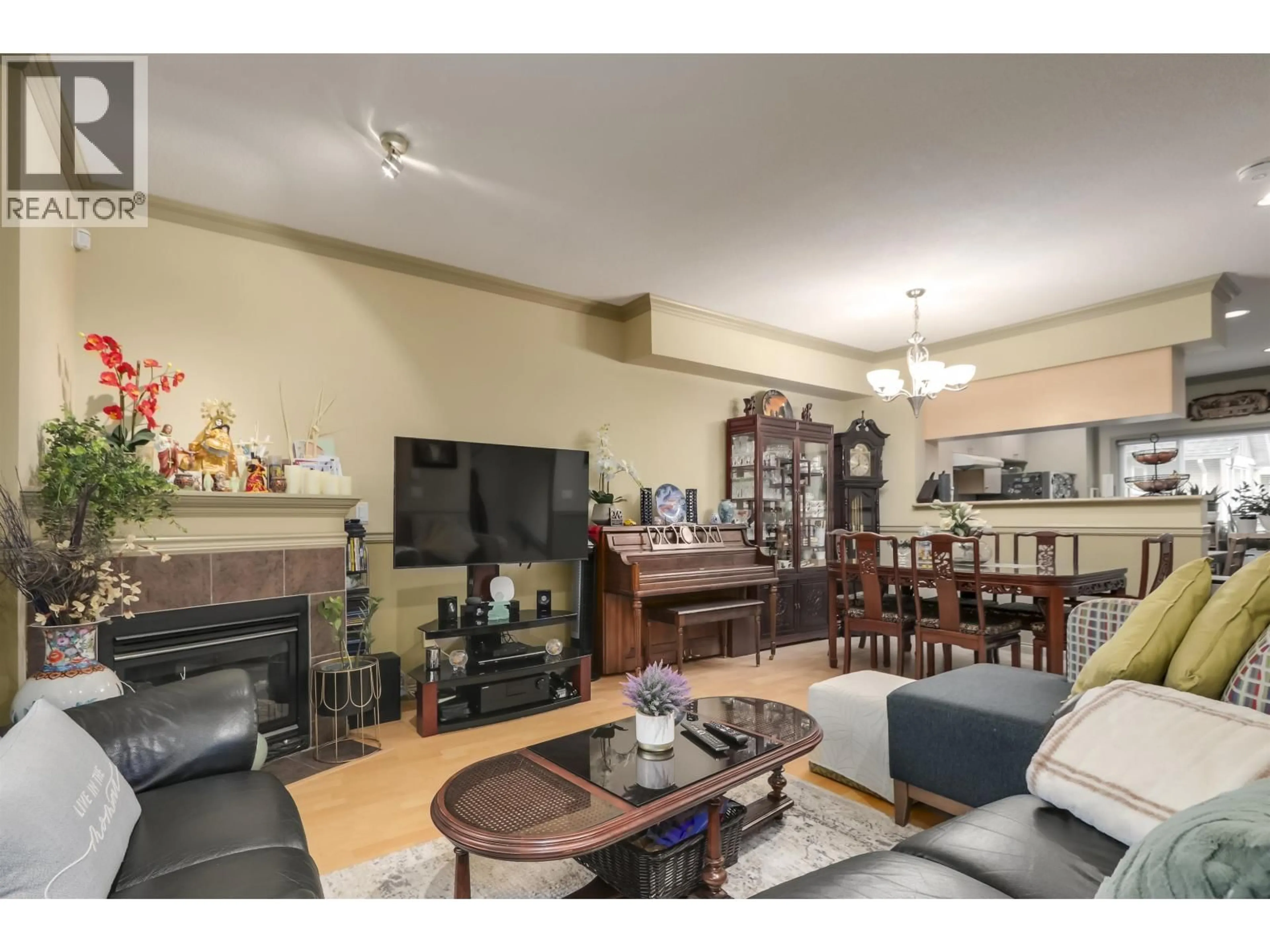 Living room with furniture, unknown for 22 - 9288 KEEFER AVENUE, Richmond British Columbia V6Y4K9