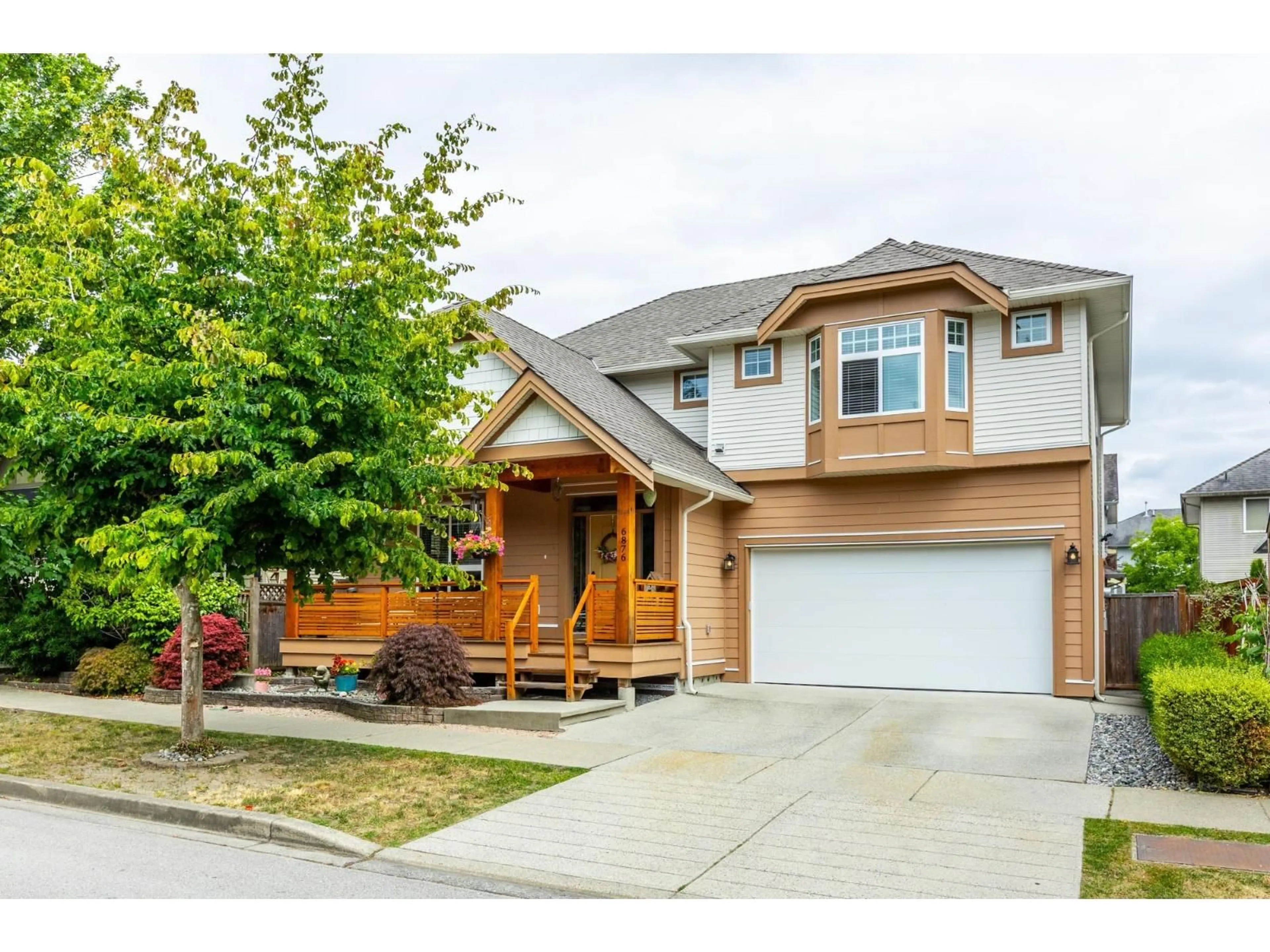 Home with vinyl exterior material, street for 6876 192A STREET, Surrey British Columbia V4N0B7
