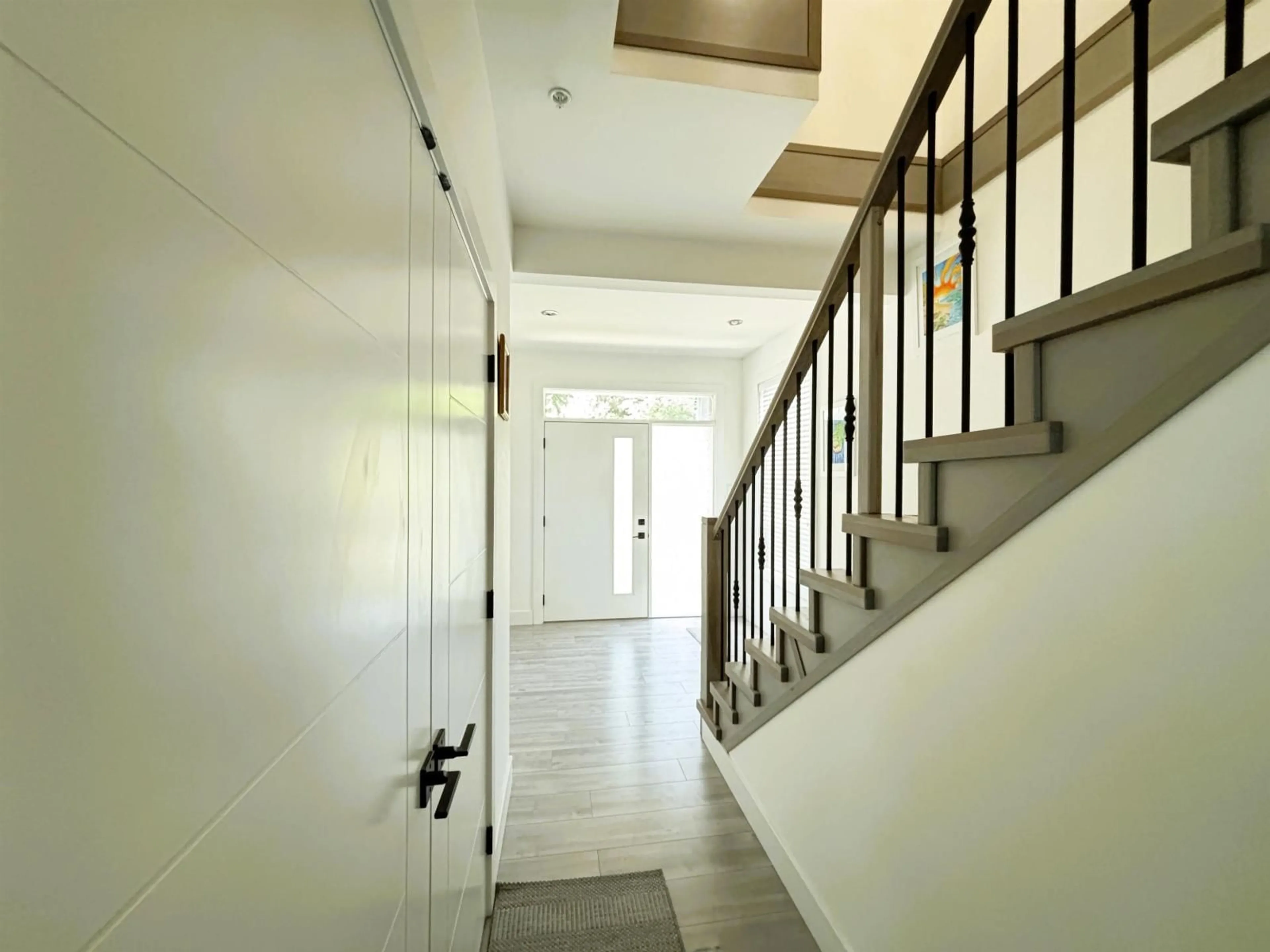 Indoor foyer for 36697 DIANNE BROOK AVENUE, Abbotsford British Columbia V3G0H4