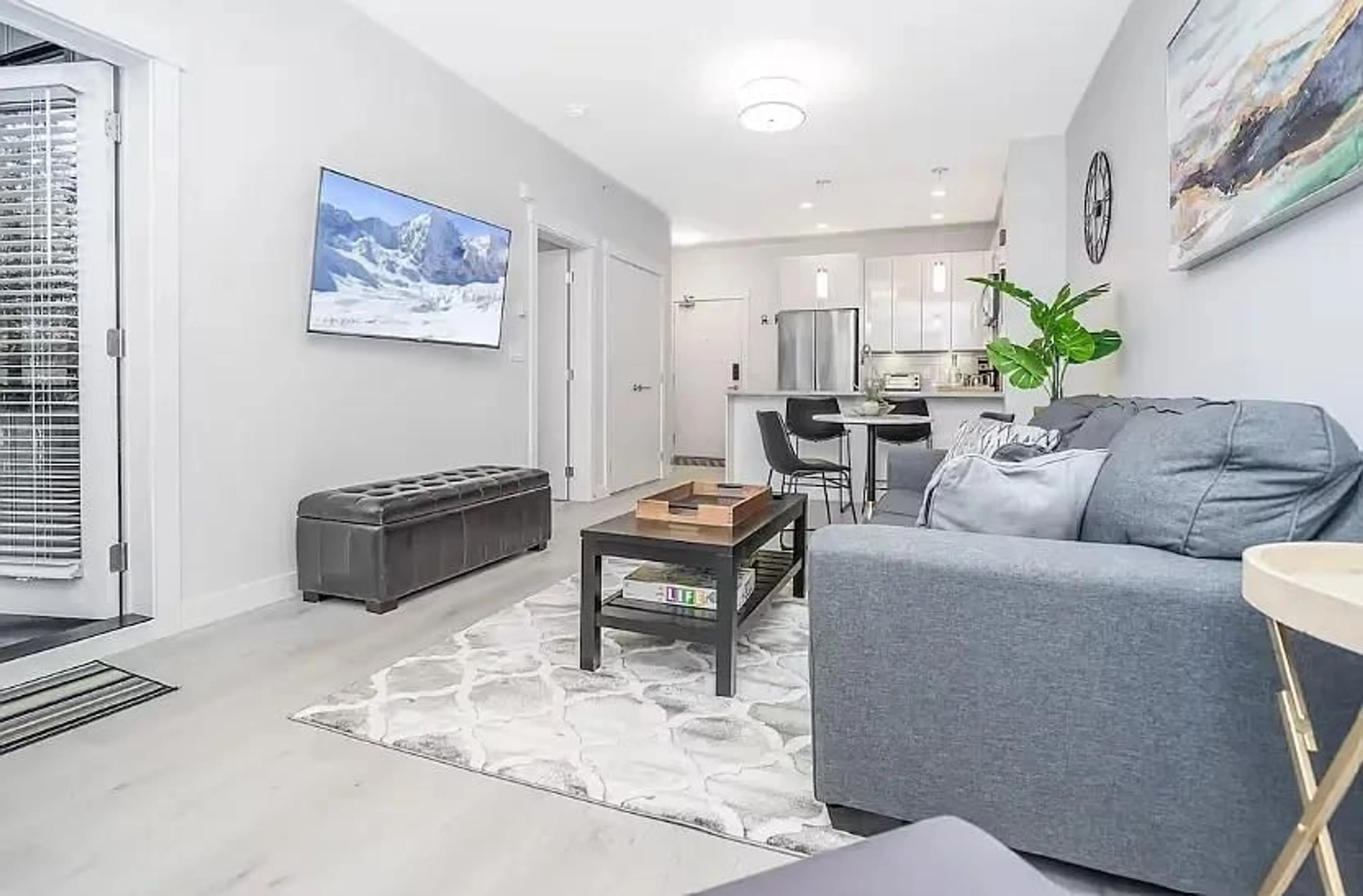 Living room with furniture, unknown for 400 - 32690 14TH AVENUE, Mission British Columbia V2V0K5