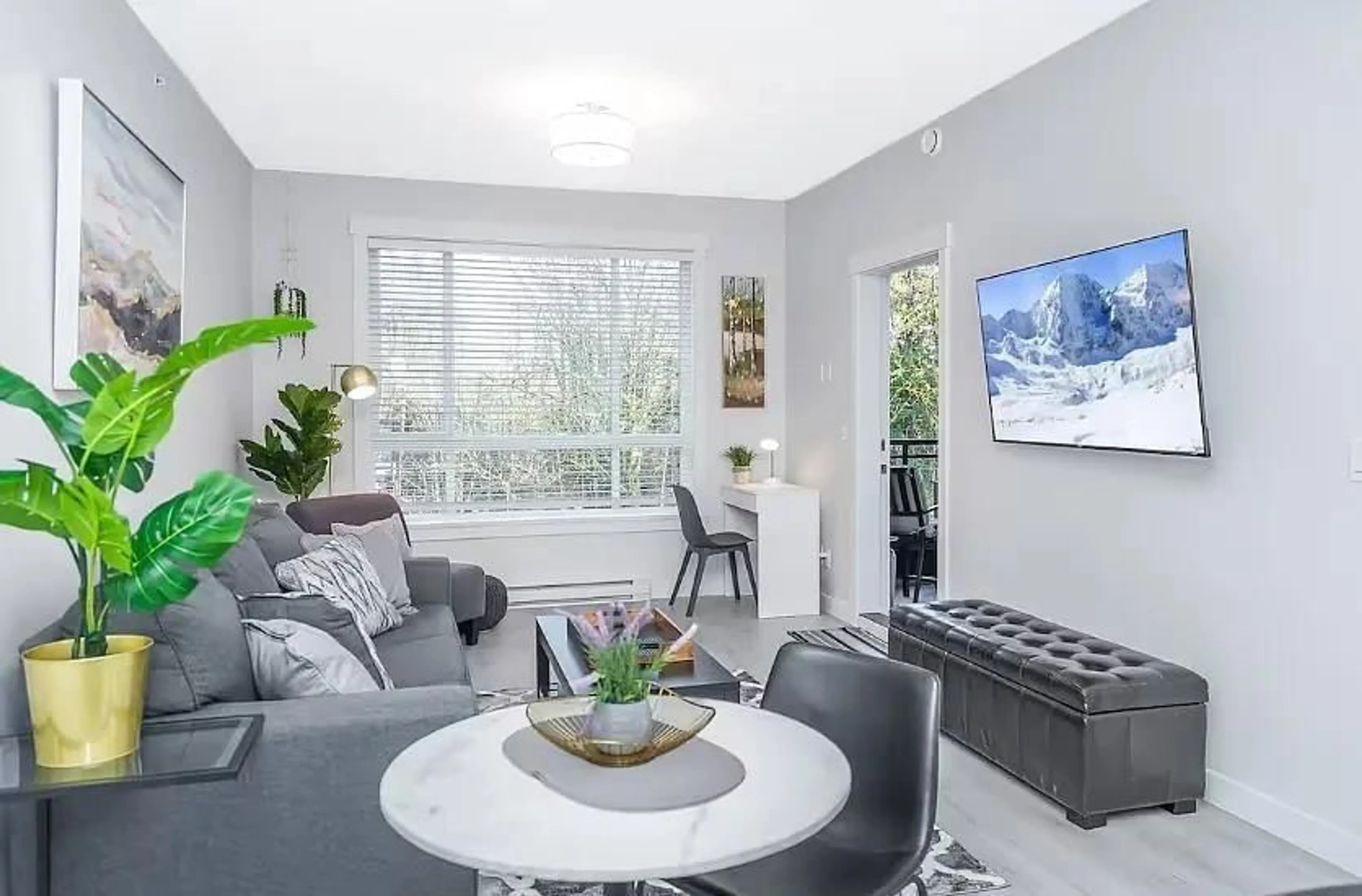 Living room with furniture, unknown for 400 - 32690 14TH AVENUE, Mission British Columbia V2V0K5