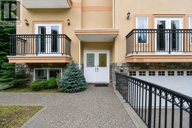 2253 PARKWAY BOULEVARD, Coquitlam 2