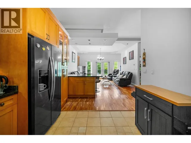 2253 PARKWAY BOULEVARD, Coquitlam 5