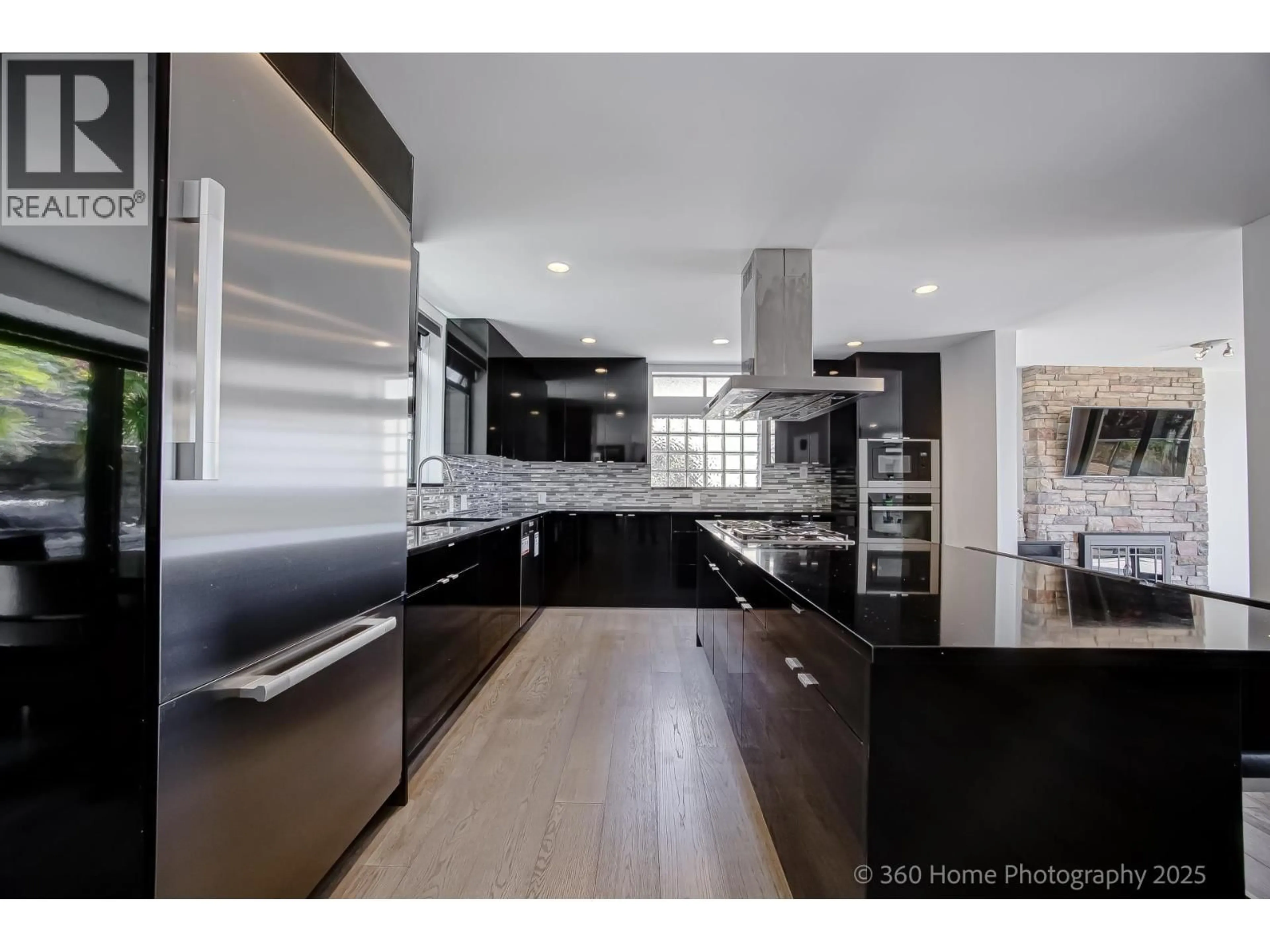 Contemporary kitchen, unknown for 314 ROSEHILL WYND, Delta British Columbia V4M3L9