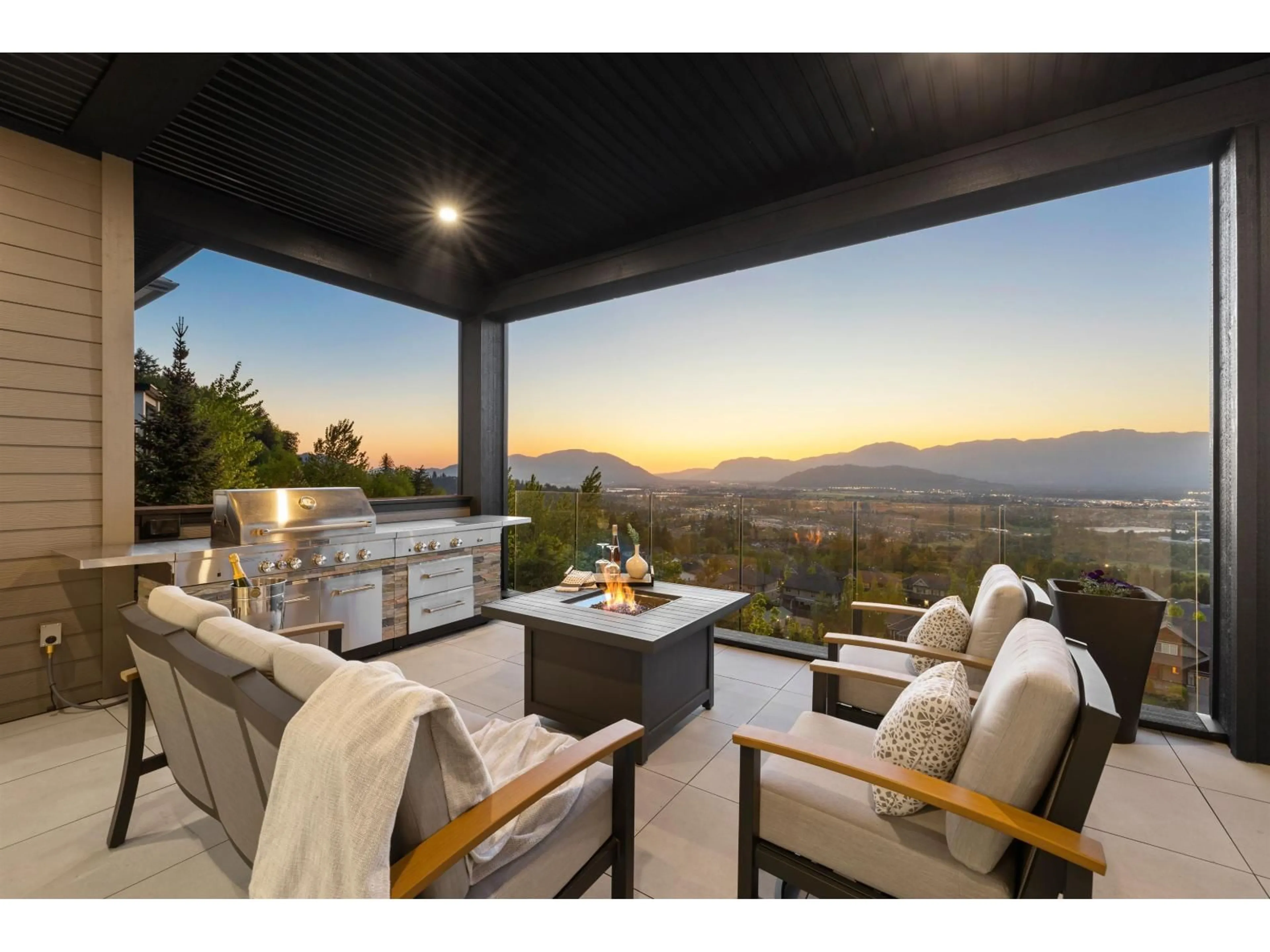 Patio, mountain view for 5487 MACLACHLAN PLACE, Chilliwack British Columbia V2R0P3