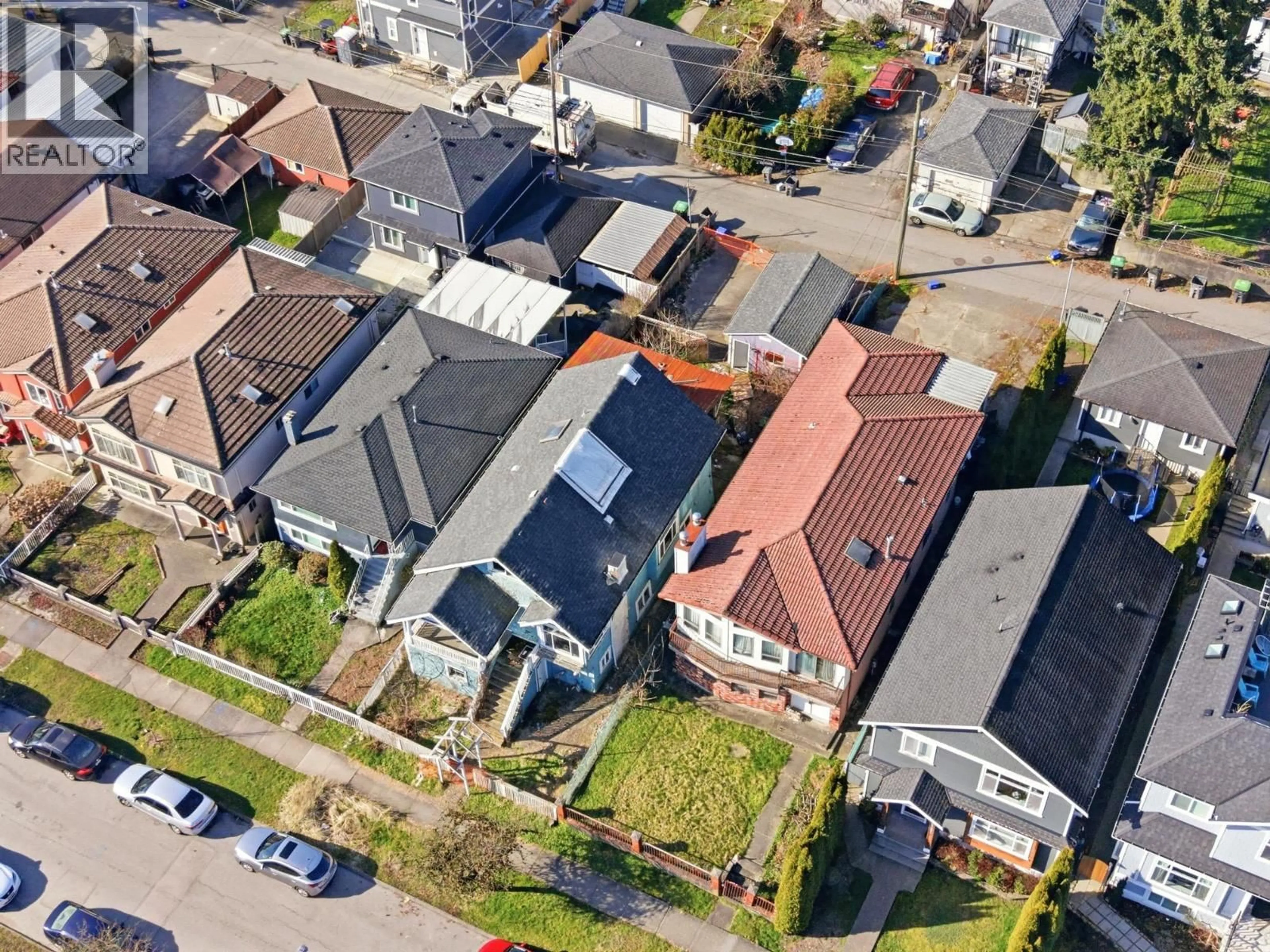 A pic from outside/outdoor area/front of a property/back of a property/a pic from drone, street for 5541 LANARK STREET, Vancouver British Columbia V5P2Y2