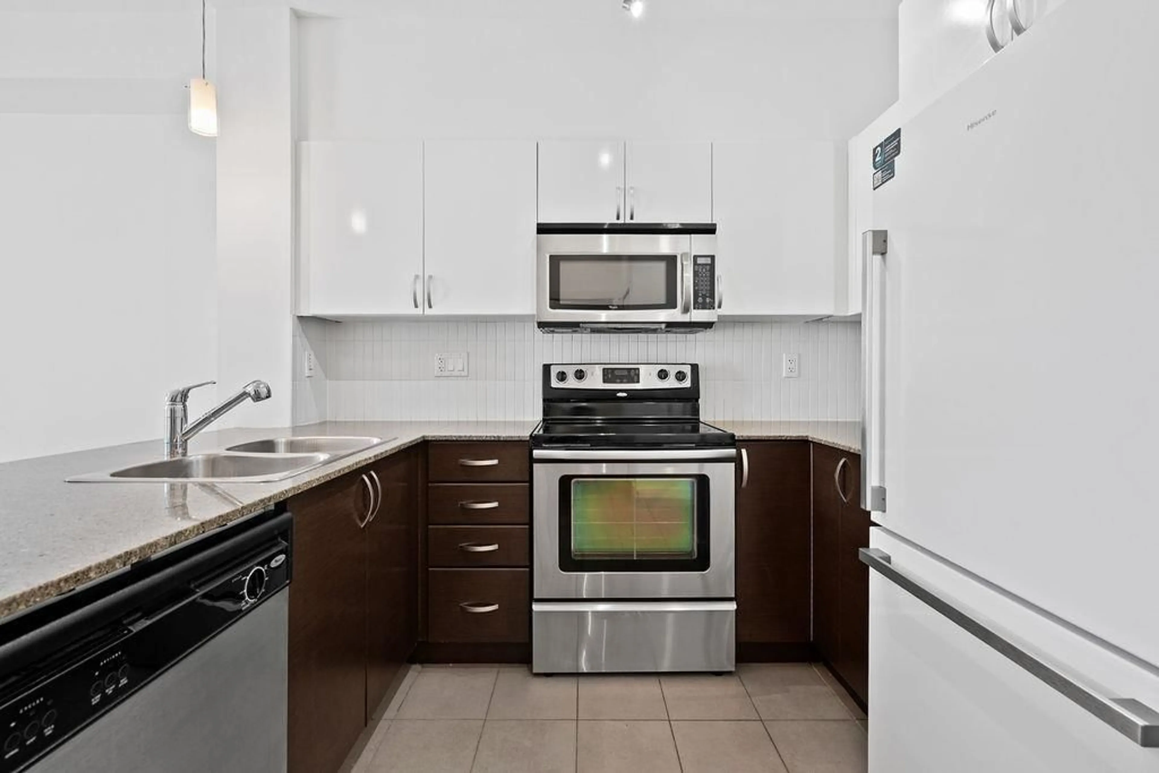 Standard kitchen, ceramic/tile floor for 328 - 13789 107A AVENUE, Surrey British Columbia V3T0B8