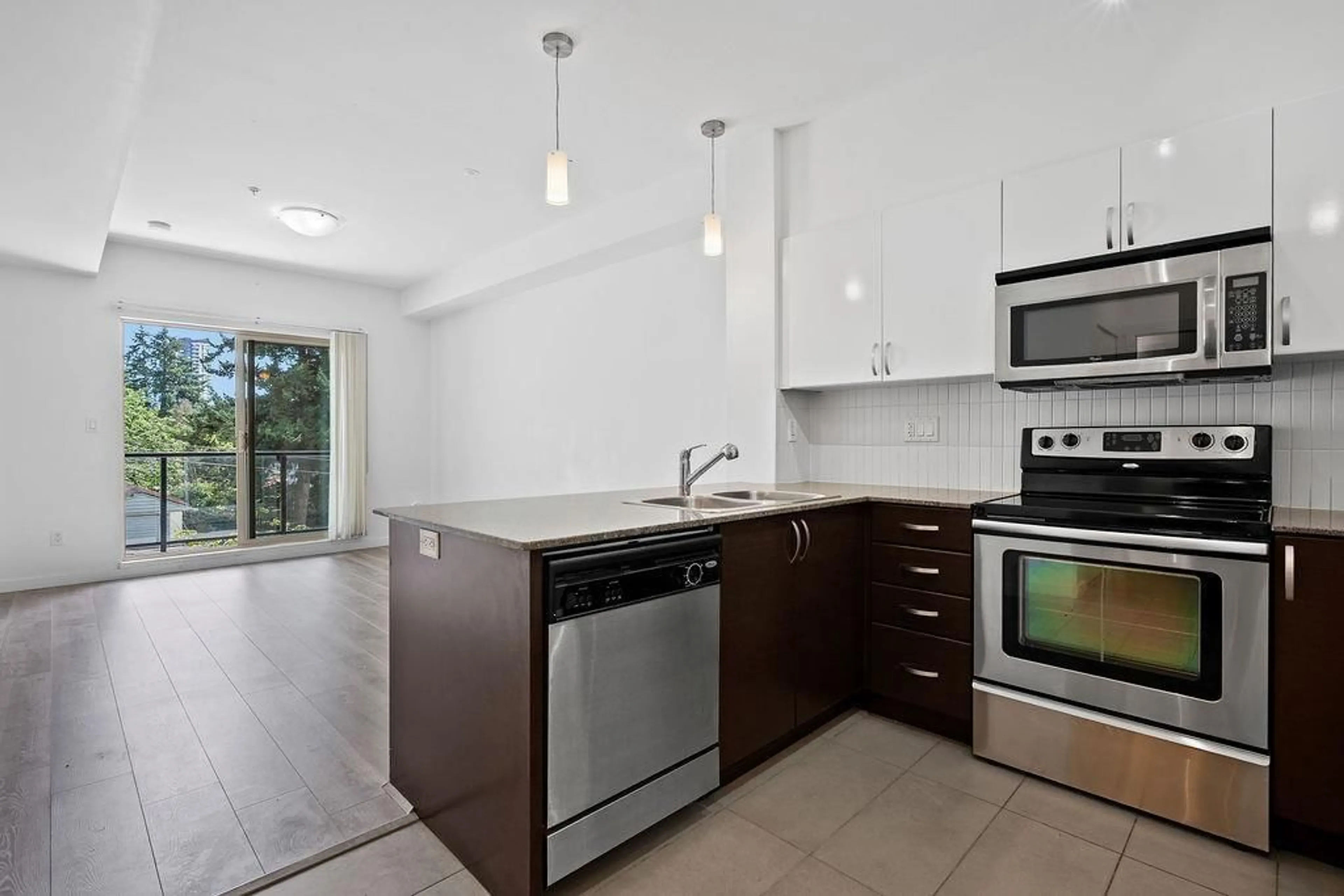 Standard kitchen, unknown for 328 - 13789 107A AVENUE, Surrey British Columbia V3T0B8
