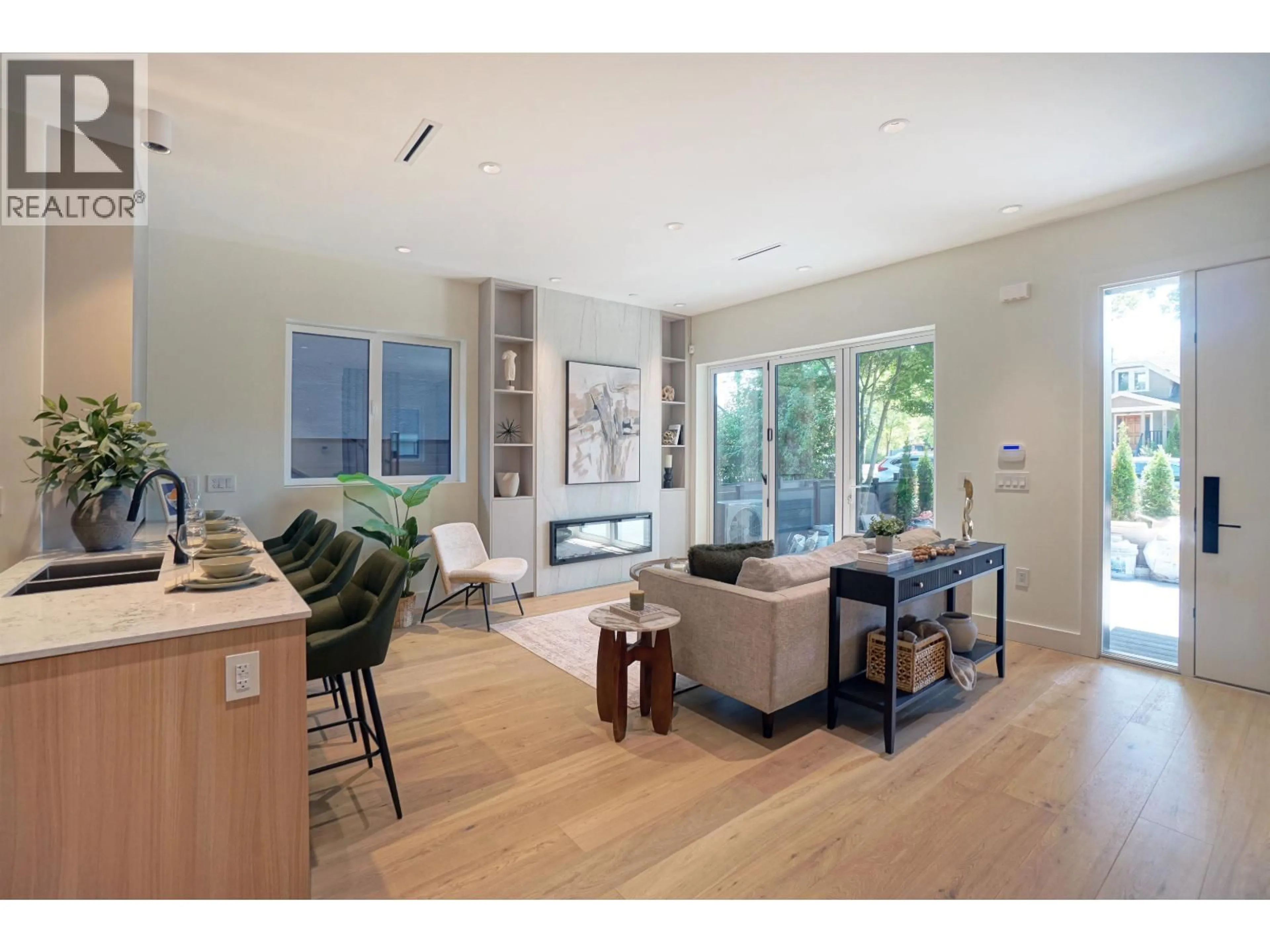 Unknown for 1 - 3315 10TH STREET, Vancouver British Columbia V6R2E5