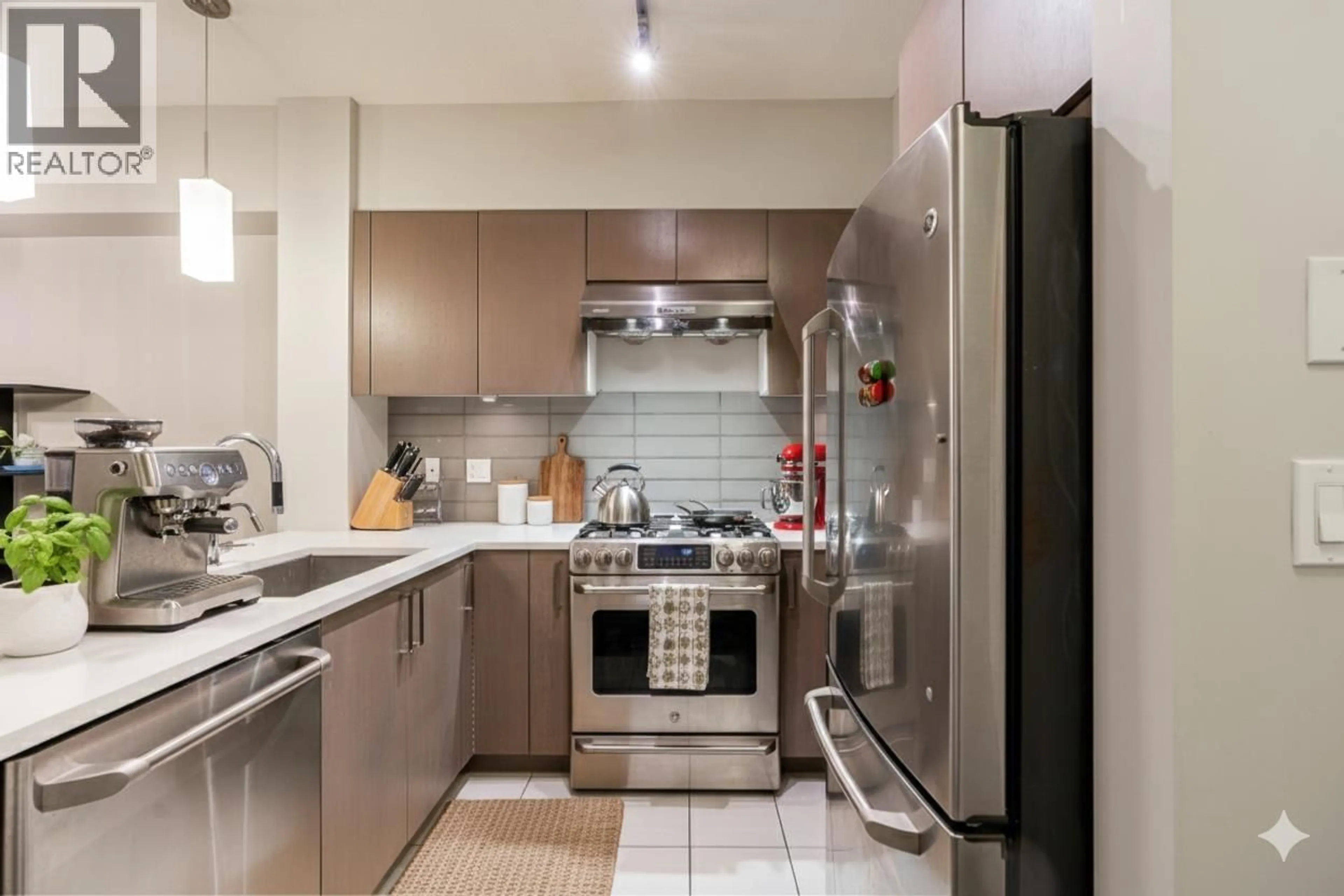 Standard kitchen, ceramic/tile floor for 703 - 10033 RIVER DRIVE, Richmond British Columbia V6X0L1