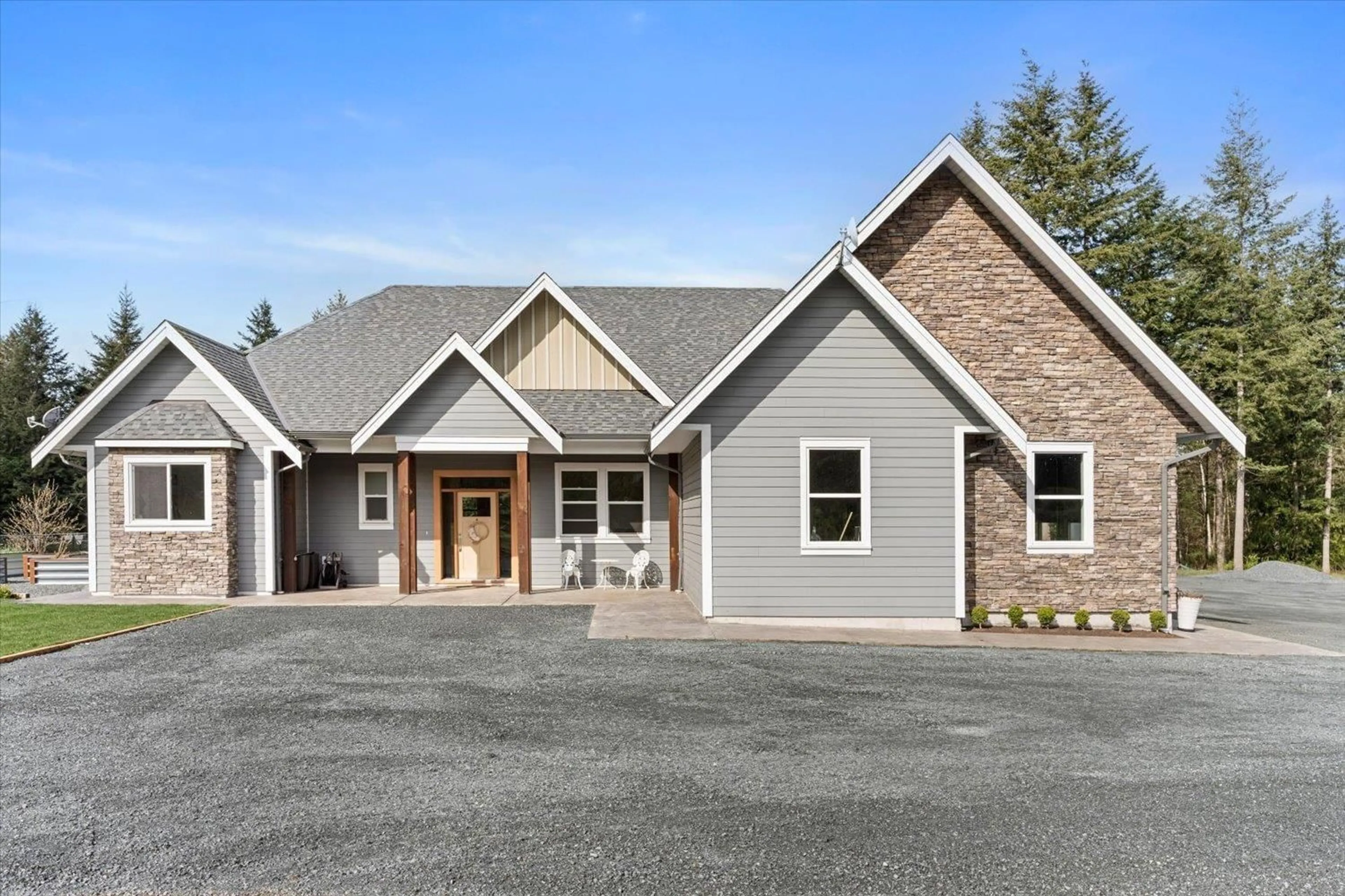 Home with vinyl exterior material, building for 4491 BENCH ROAD, Chilliwack British Columbia V4Z1G1