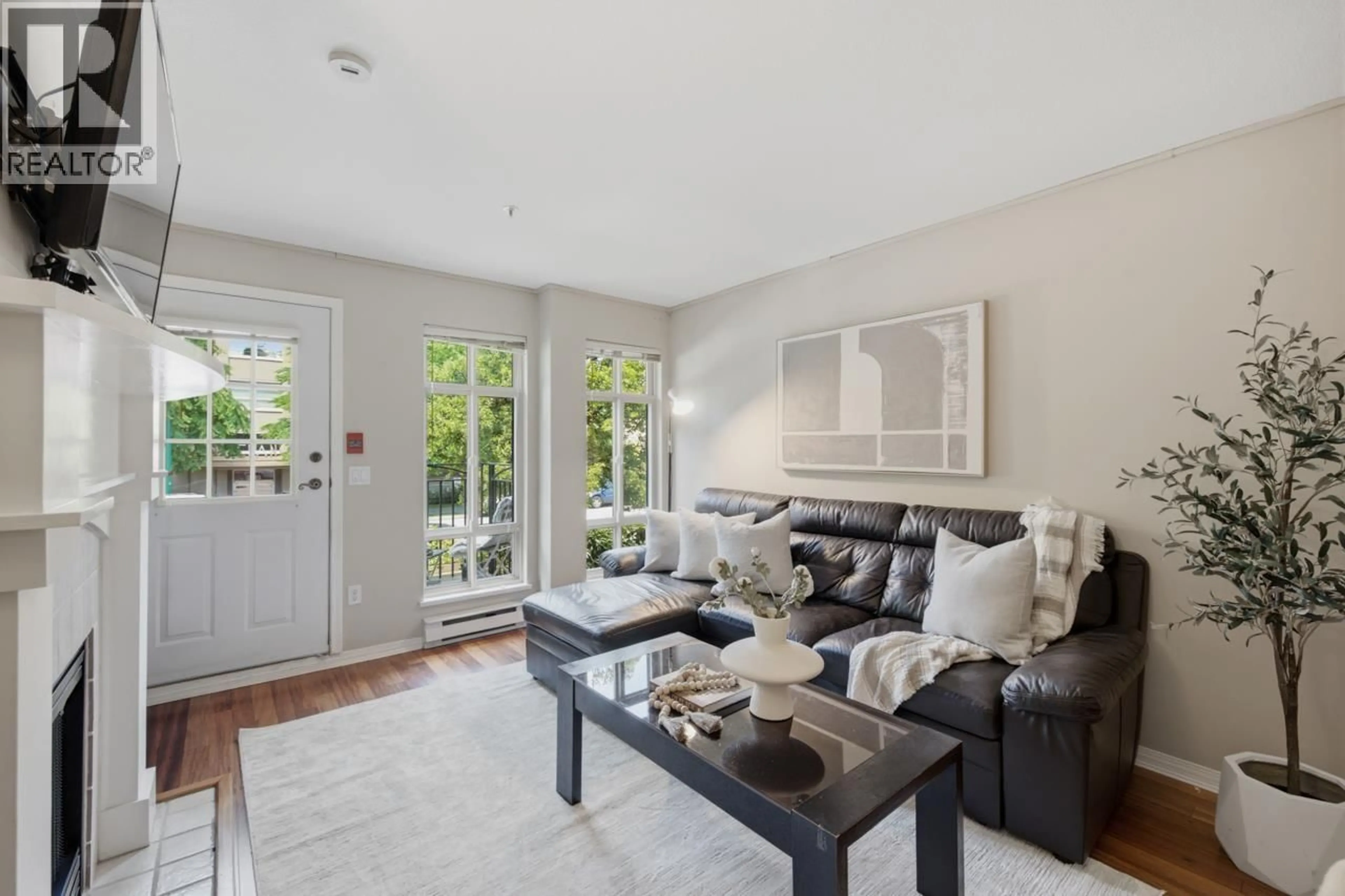 Living room with furniture, unknown for 3018 4TH AVENUE, Vancouver British Columbia V6K1L4