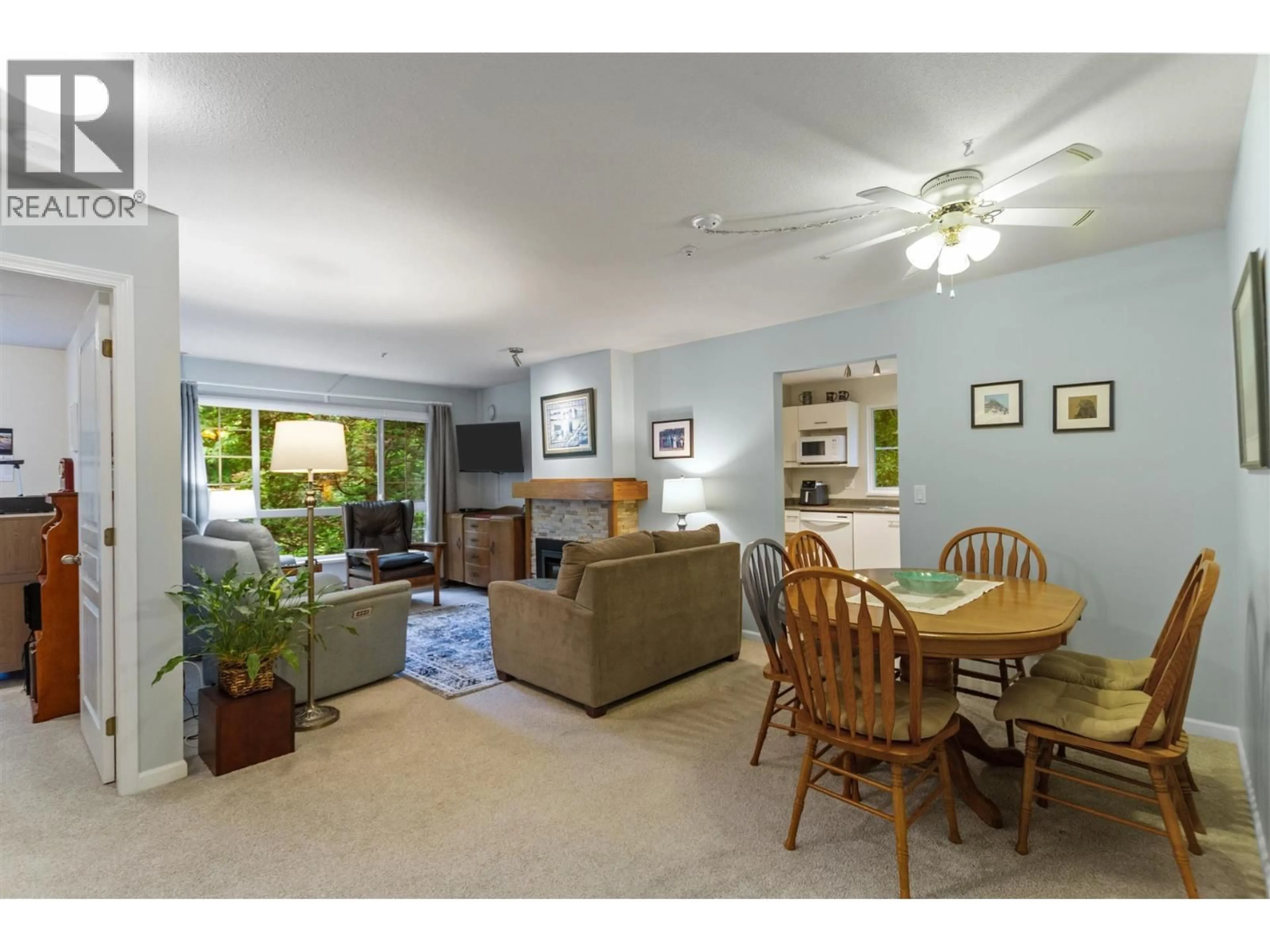 Living room with furniture, unknown for 204 - 1242 TOWN CENTRE BOULEVARD, Coquitlam British Columbia V3B7R6