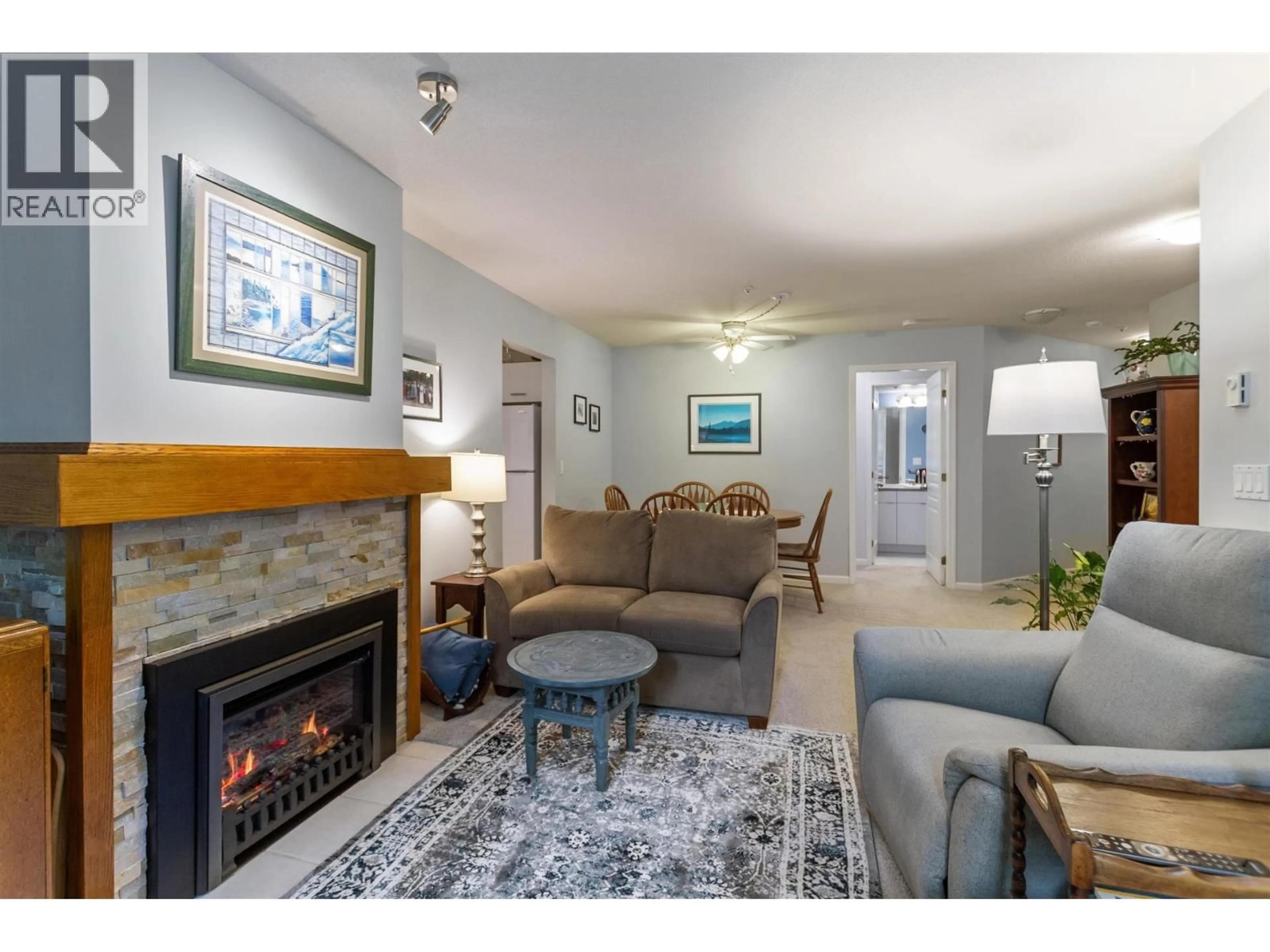 Living room with furniture, unknown for 204 - 1242 TOWN CENTRE BOULEVARD, Coquitlam British Columbia V3B7R6