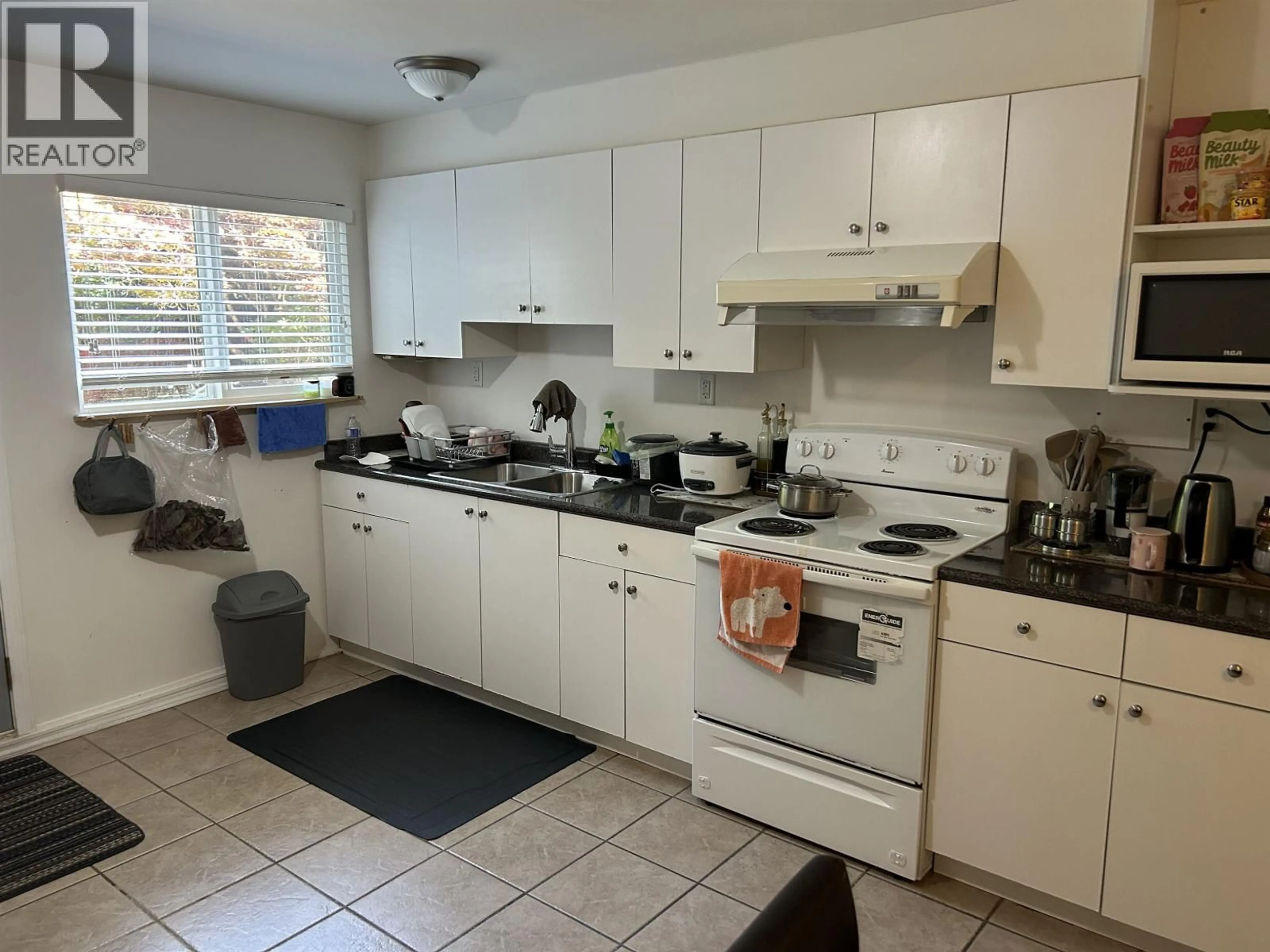 Standard kitchen, unknown for 9411 GLENACRES DRIVE, Richmond British Columbia V7A1Y9