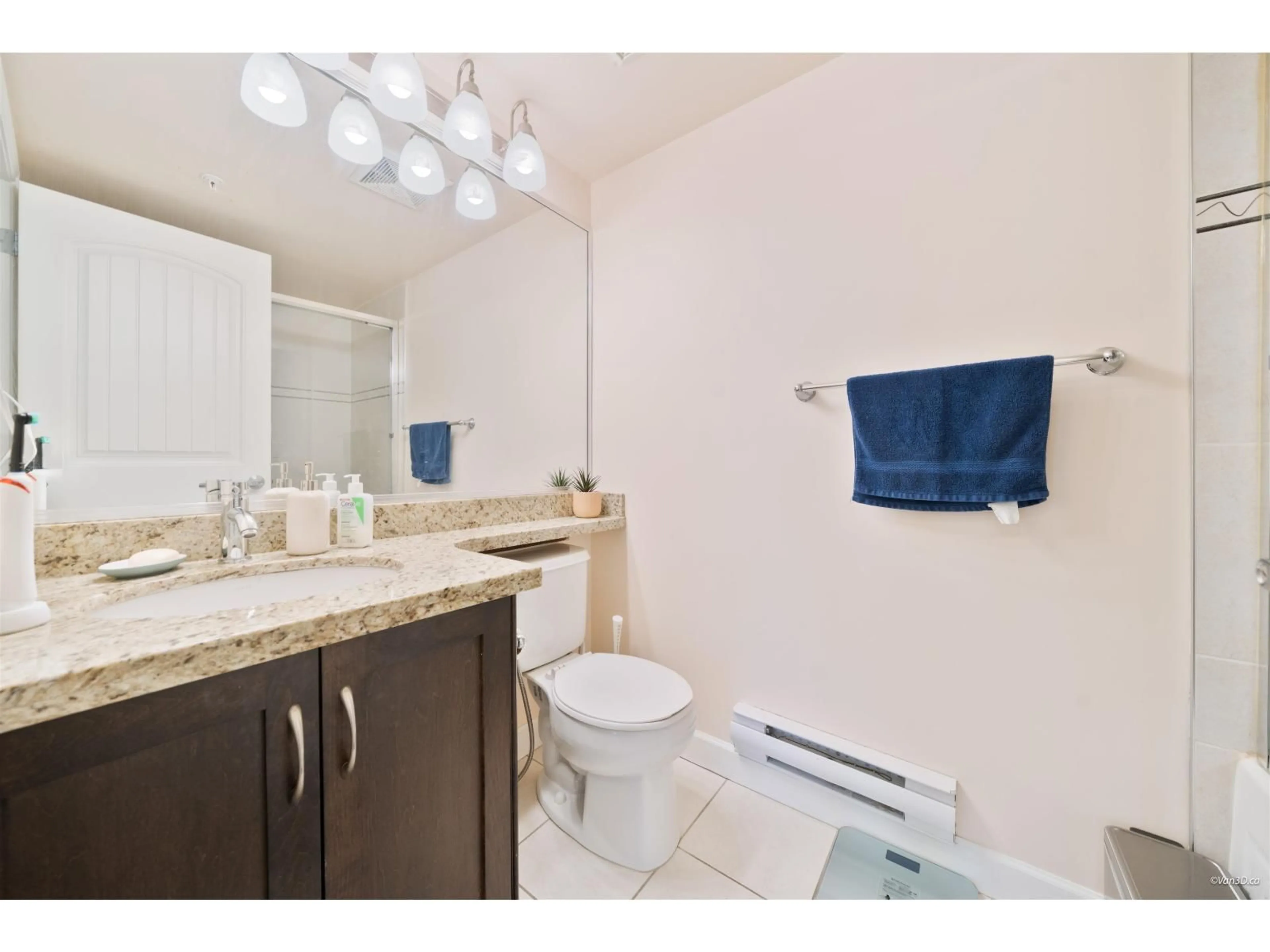 Standard bathroom, unknown for 314 - 8084 120A STREET, Surrey British Columbia V3W1V2