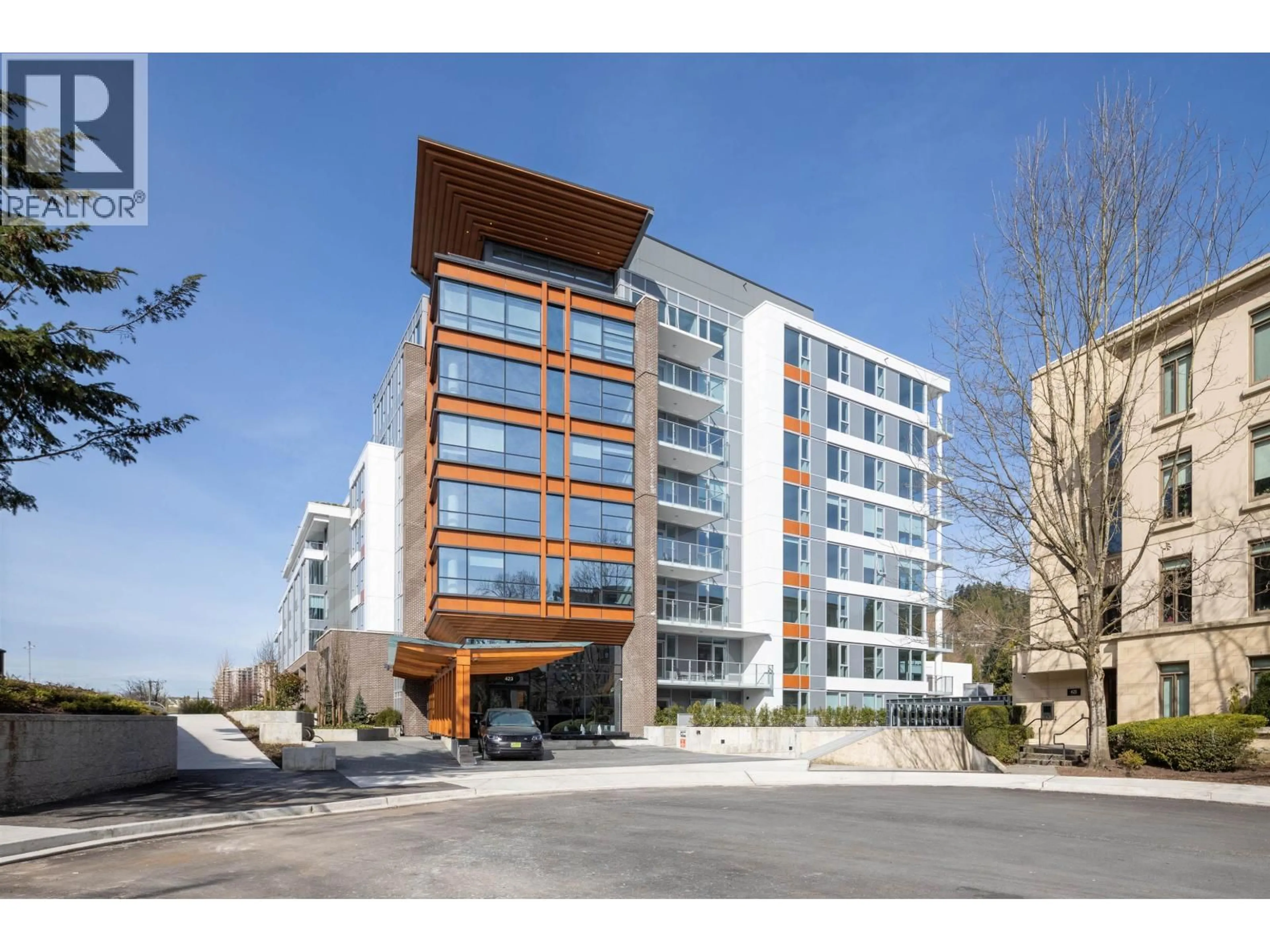 Indoor foyer for 503 - 423 6TH STREET, West Vancouver British Columbia V7T0A1