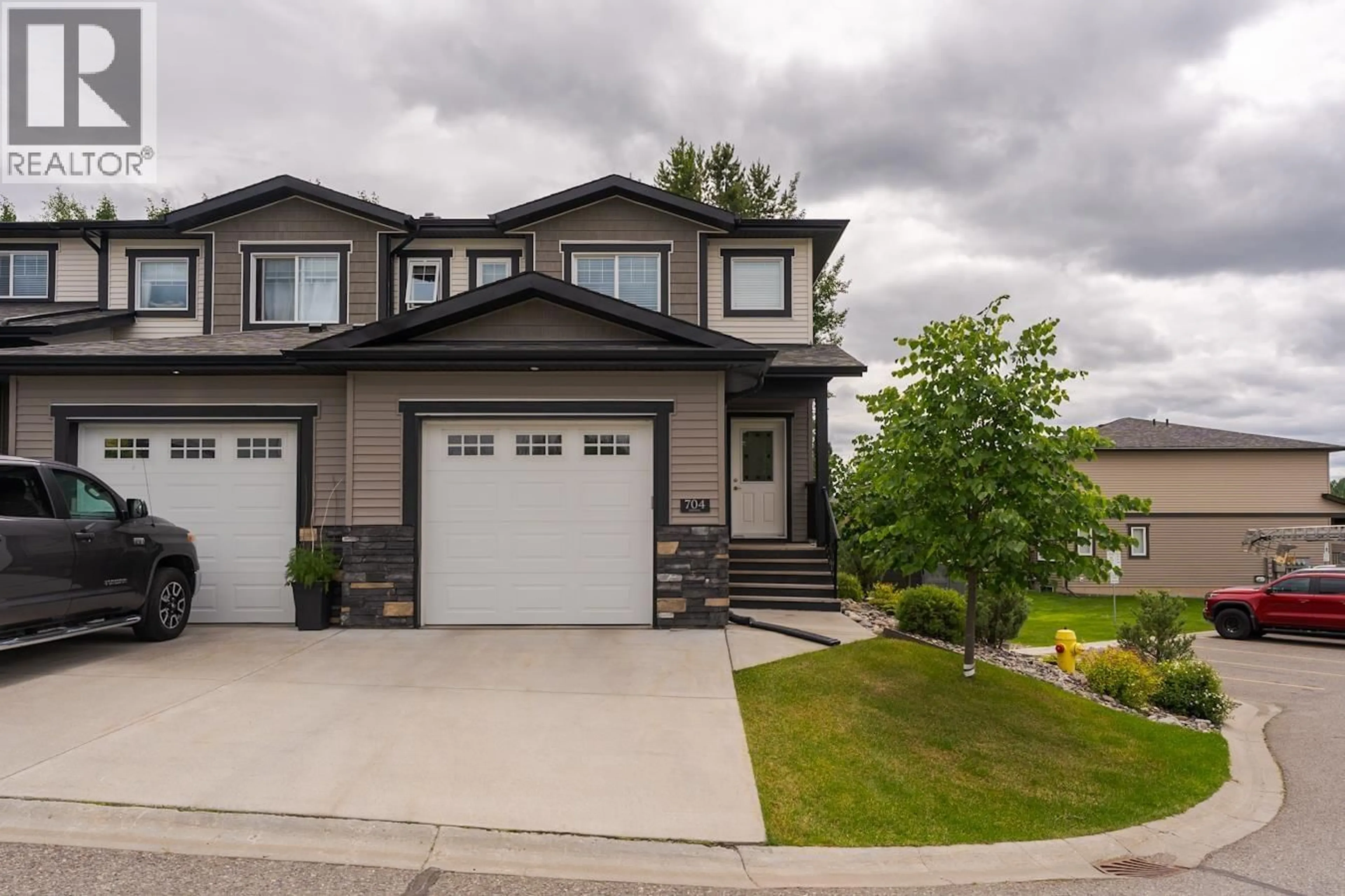 Home with vinyl exterior material, street for 704 - 6798 WESTGATE AVENUE, Prince George British Columbia V2N0H6