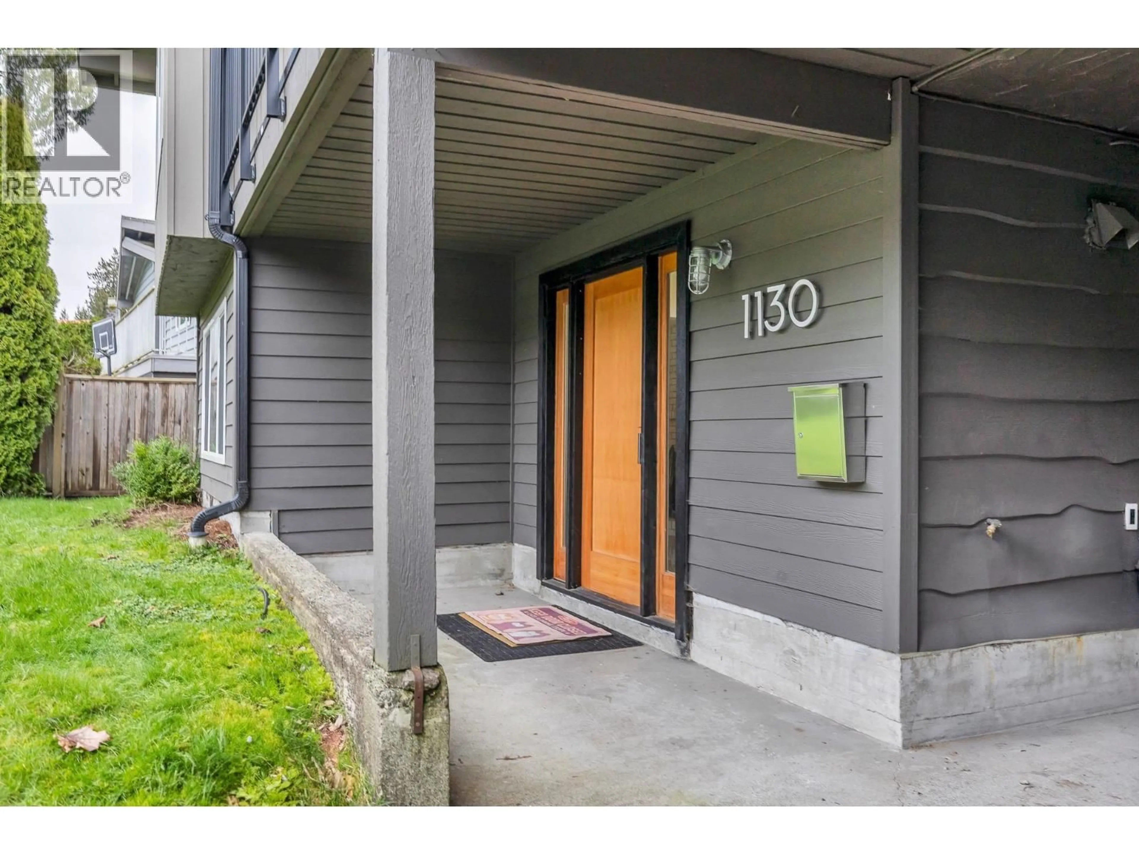 Indoor entryway for 1130 BLUE HERON CRESCENT, Port Coquitlam British Columbia V3B1X1