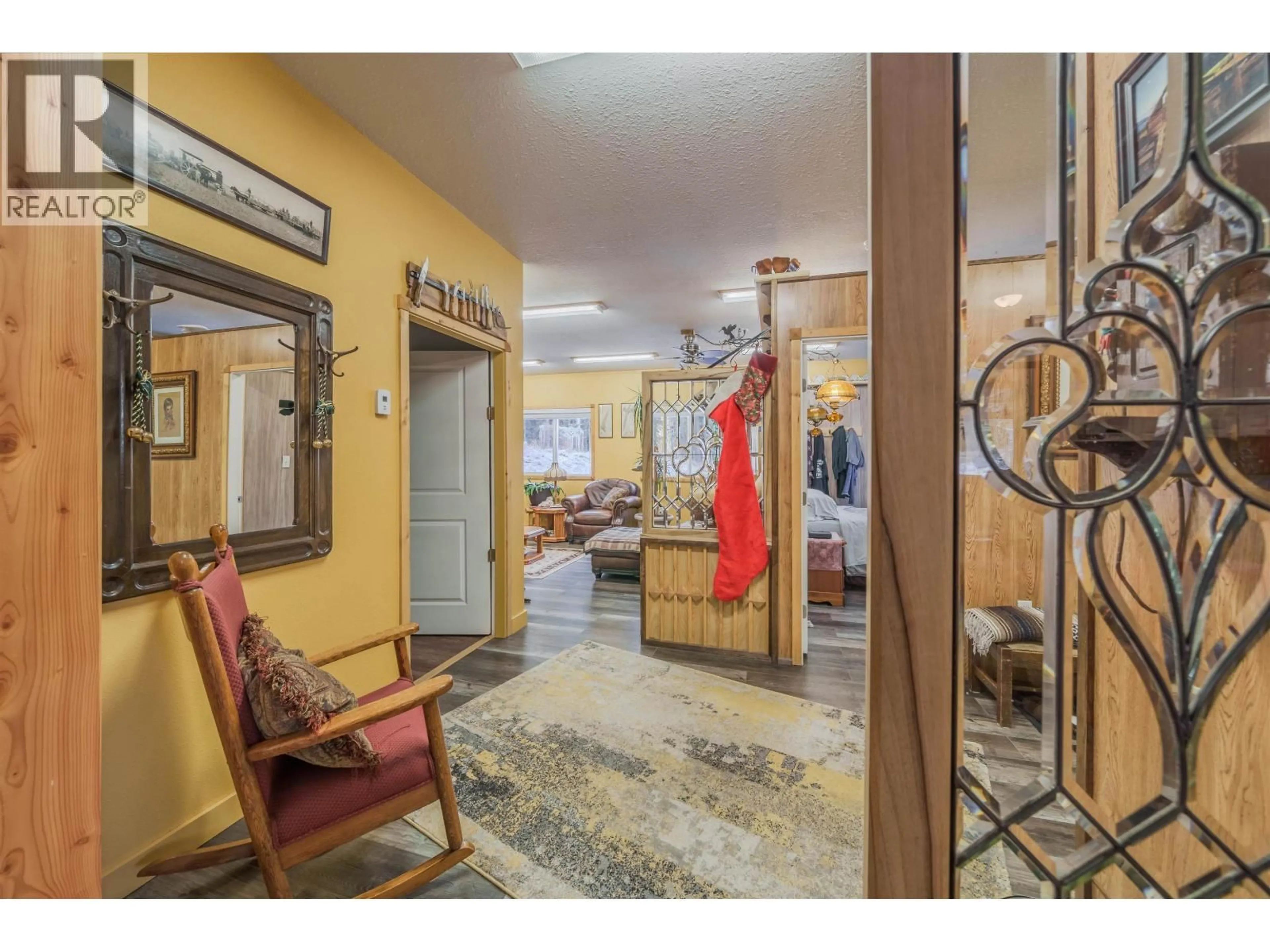 Indoor foyer for 6154 MARLBOROUGH ROAD, Horse Lake British Columbia V0K1X3