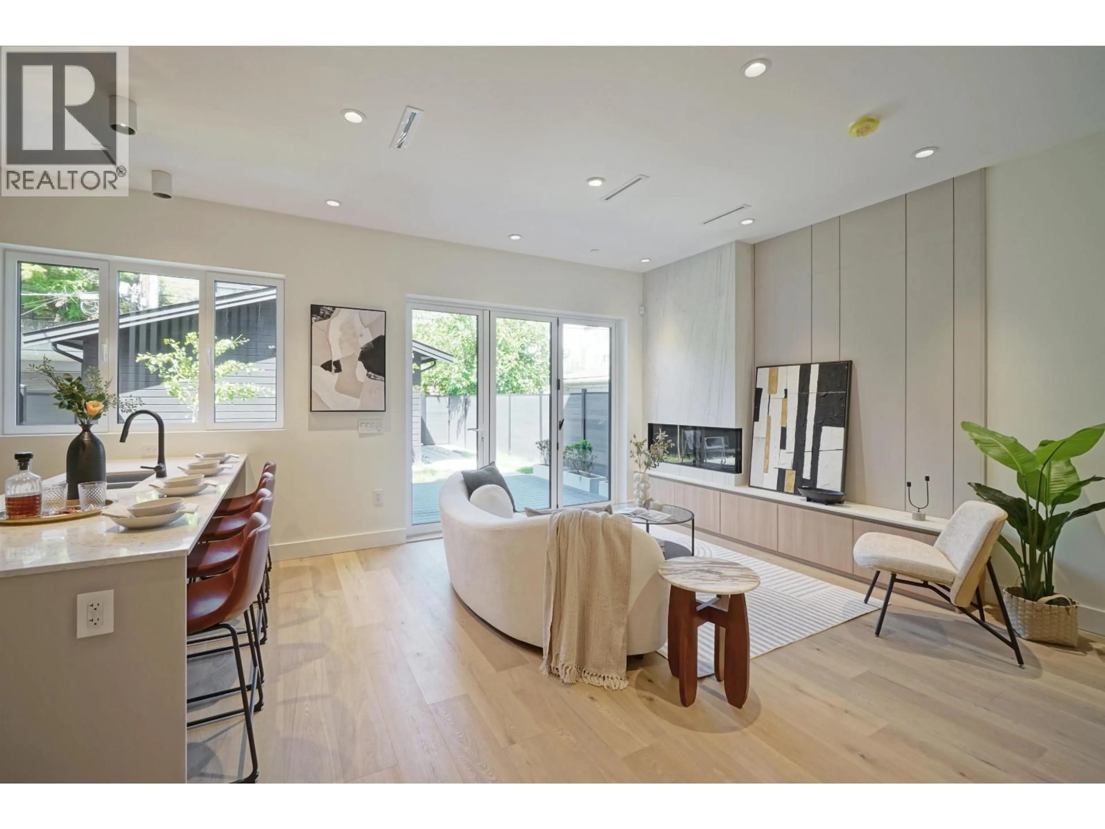 Unknown for 2 - 3315 10TH STREET, Vancouver British Columbia V6R2E5