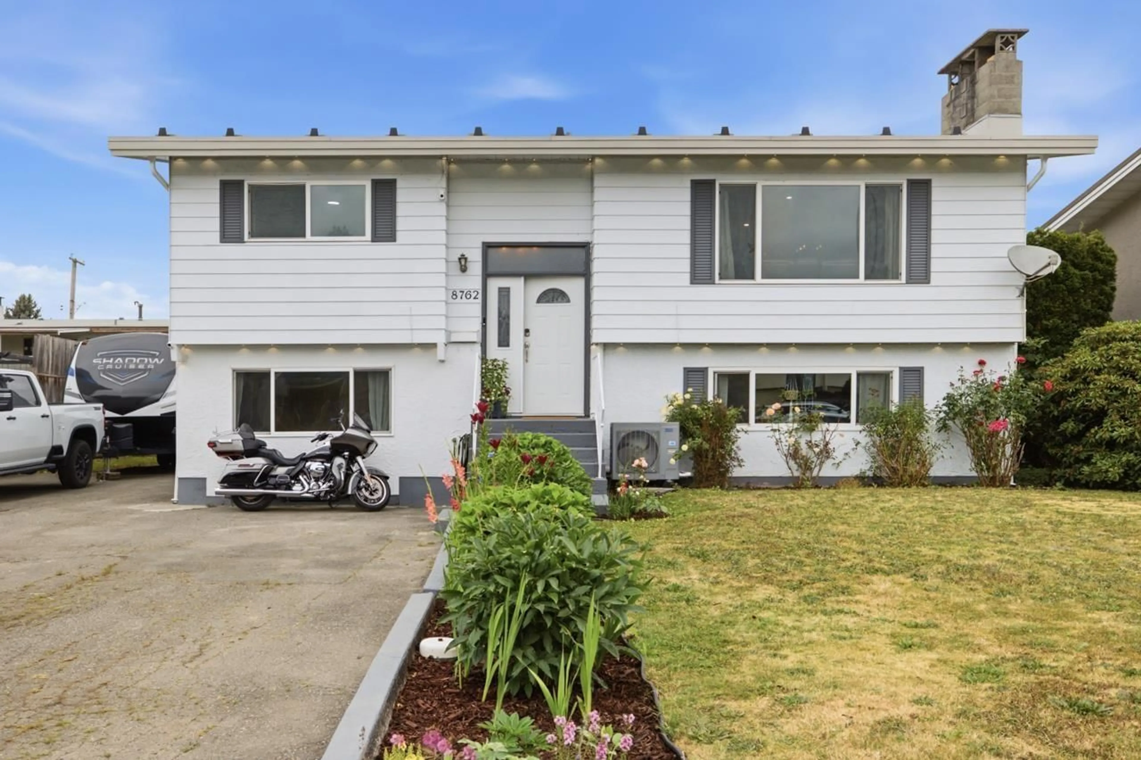 Home with vinyl exterior material, street for 8762 CORNWALL CRESCENT, Chilliwack British Columbia V2P7E6