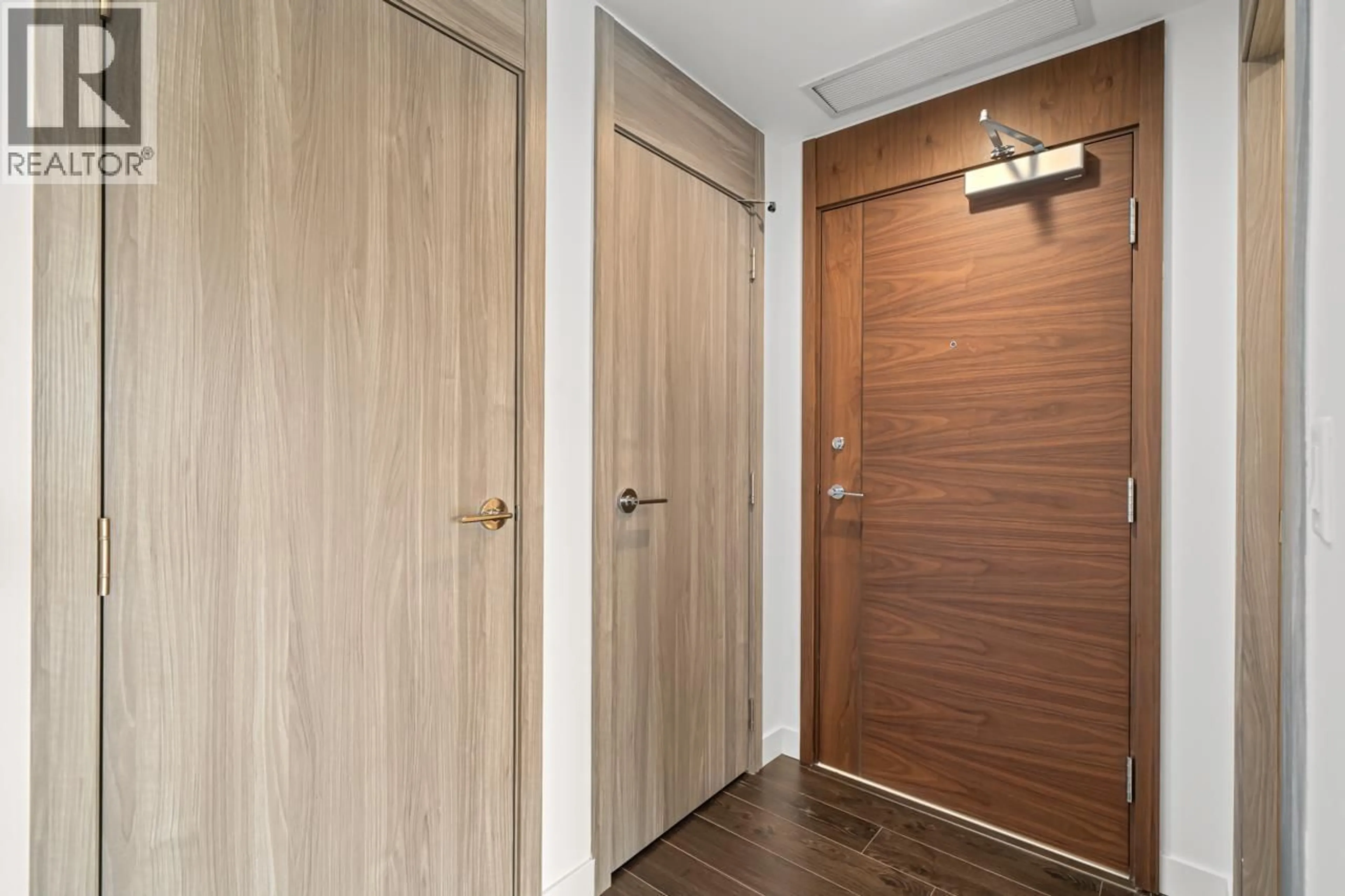 Indoor foyer for 2505 - 4890 LOUGHEED HIGHWAY, Burnaby British Columbia V5C0N2