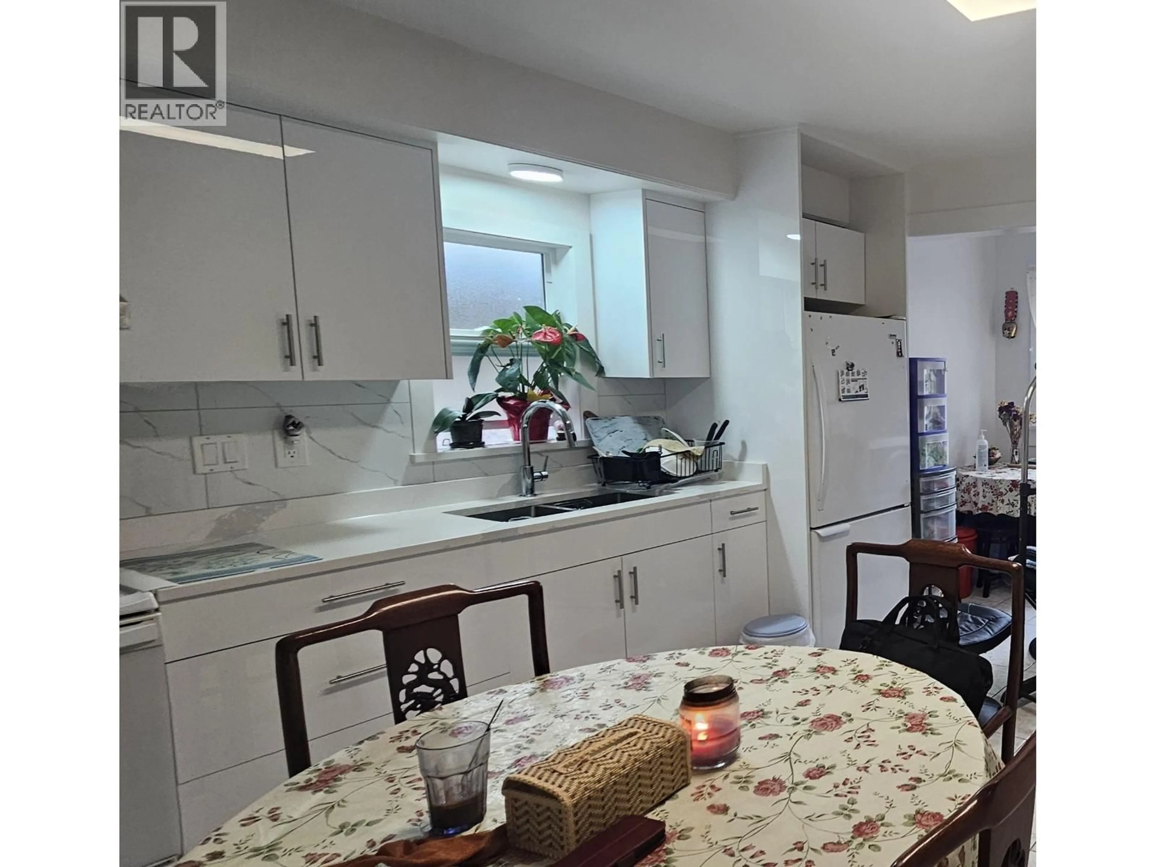 Standard kitchen, unknown for 5350 CECIL STREET, Vancouver British Columbia V5R4E5