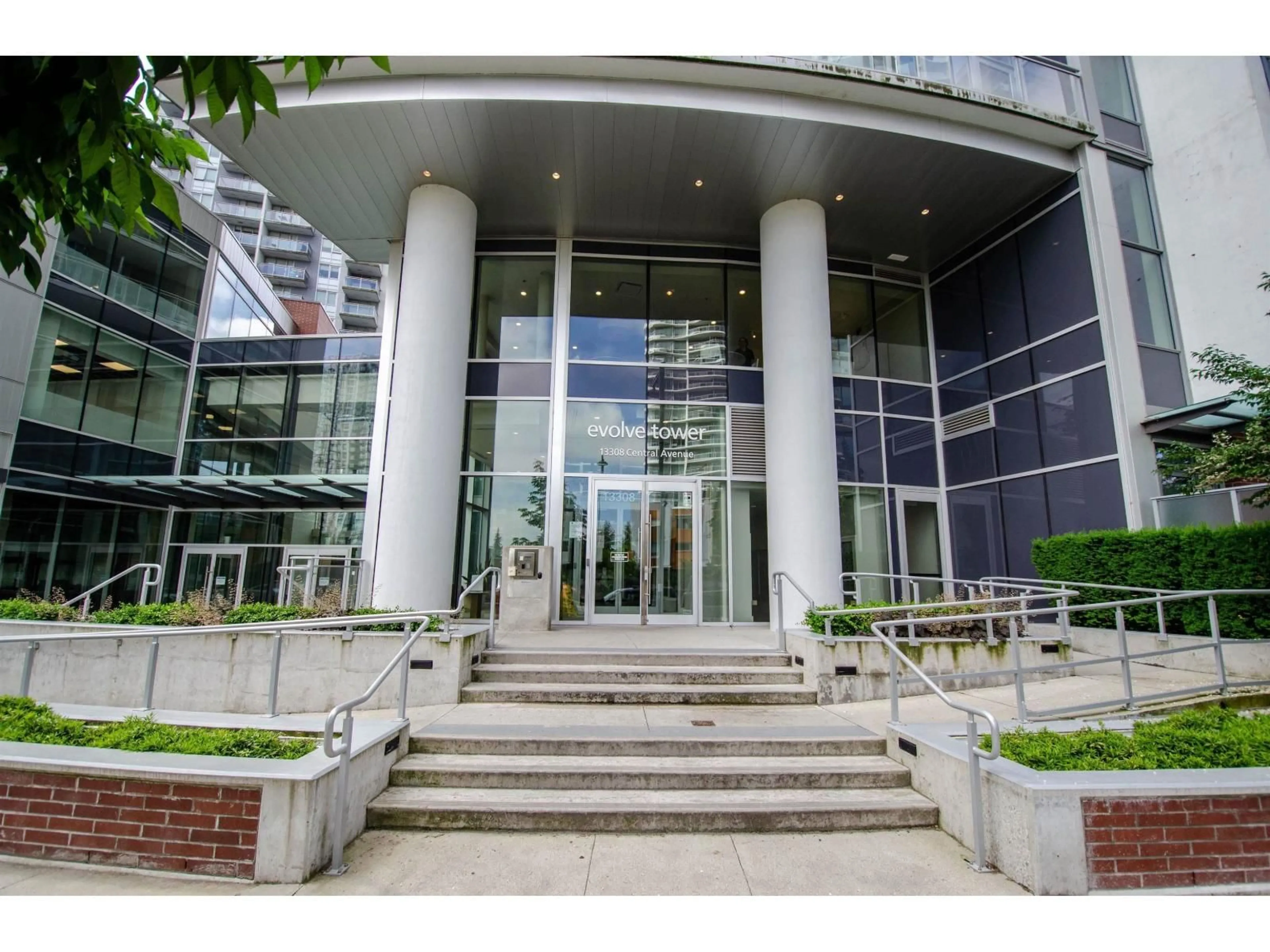 Indoor foyer for 2506 - 13308 CENTRAL AVENUE, Surrey British Columbia V3T0M4